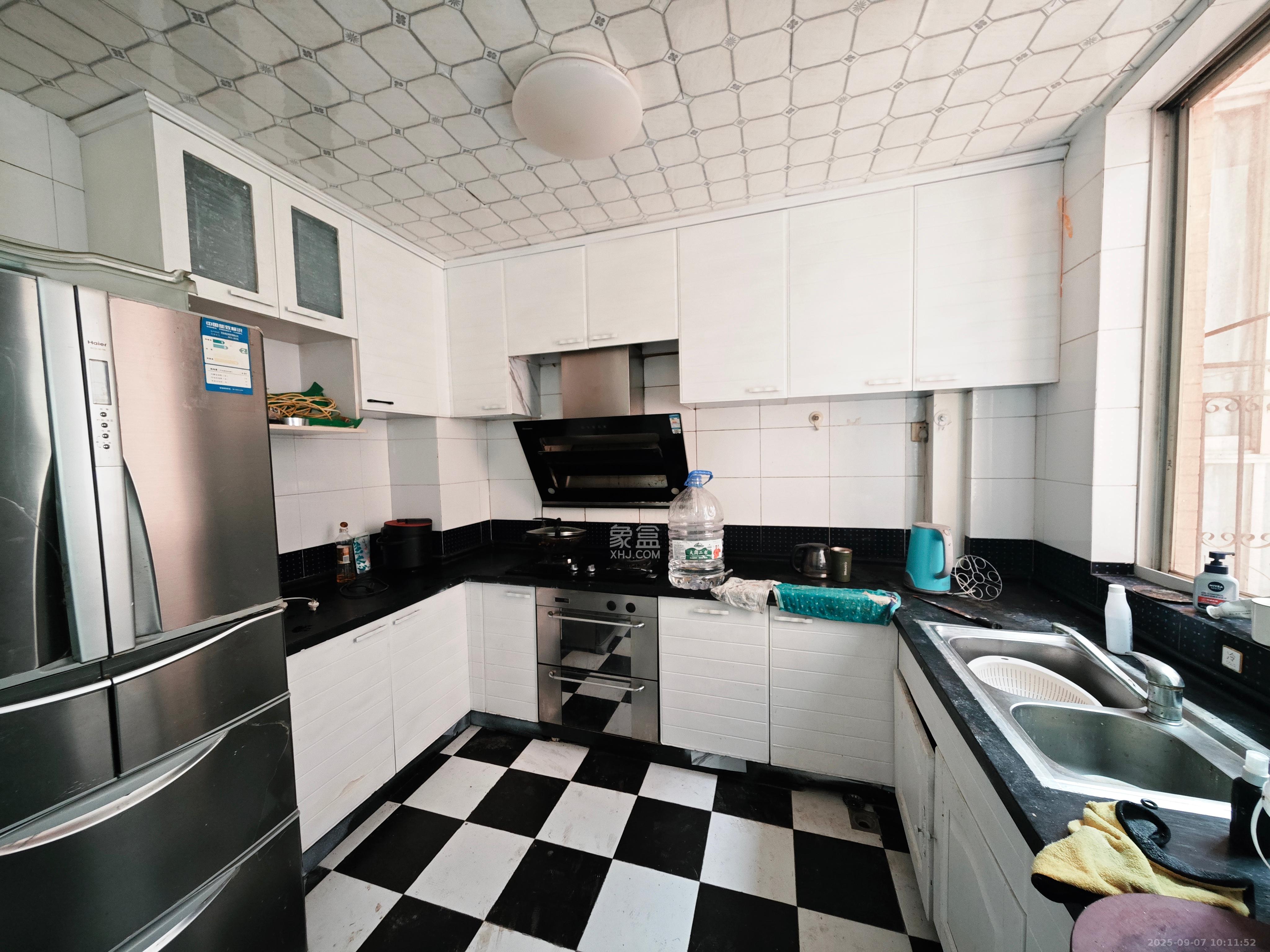 福乐名园 4室2厅2卫 4000.0元/月 福乐名园 4室2厅2卫 4000.0元/月室内图