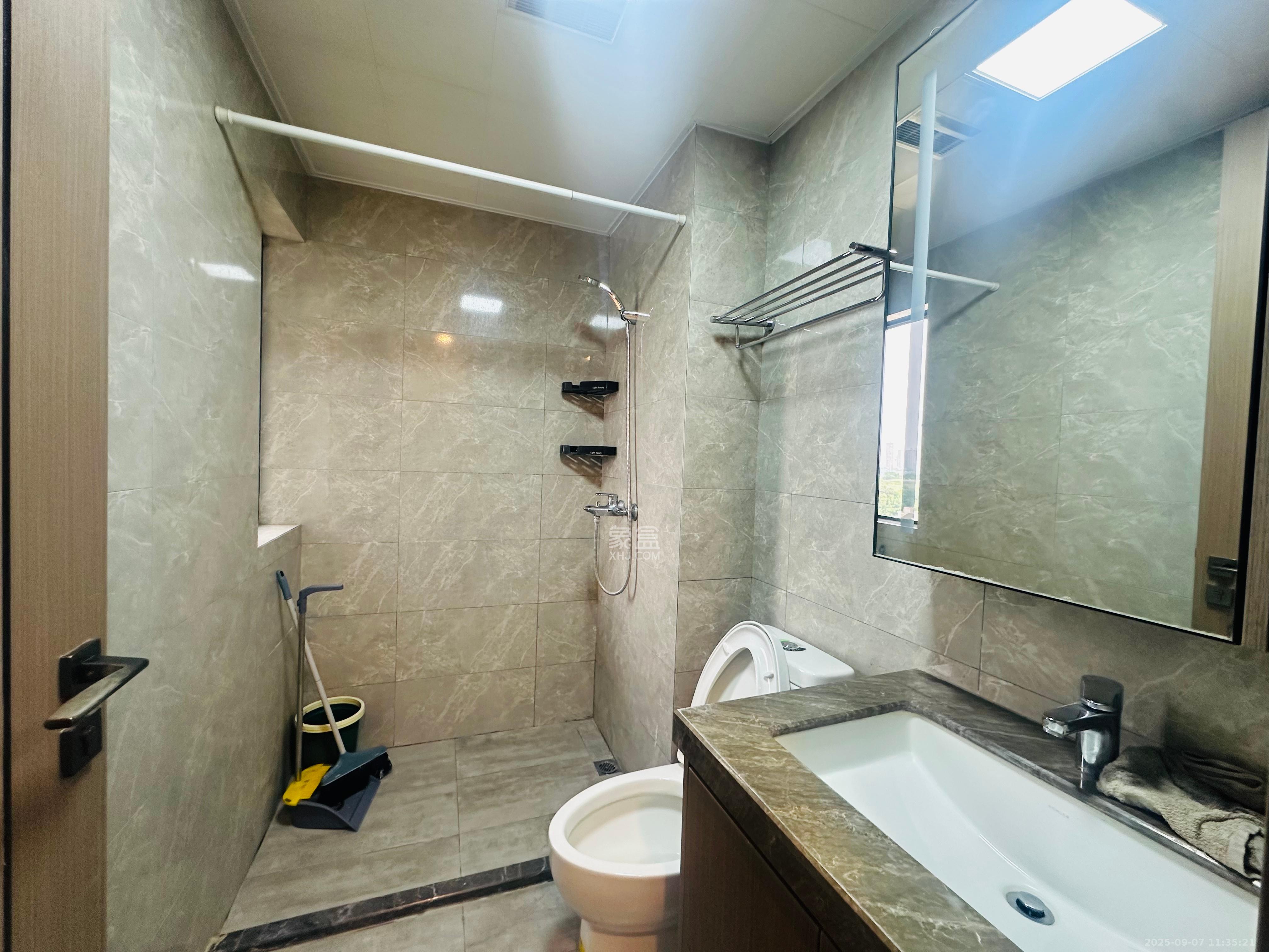 金茂建发泊悦 4室2厅2卫 4200.0元/月 金茂建发泊悦 4室2厅2卫 4200.0元/月室内图