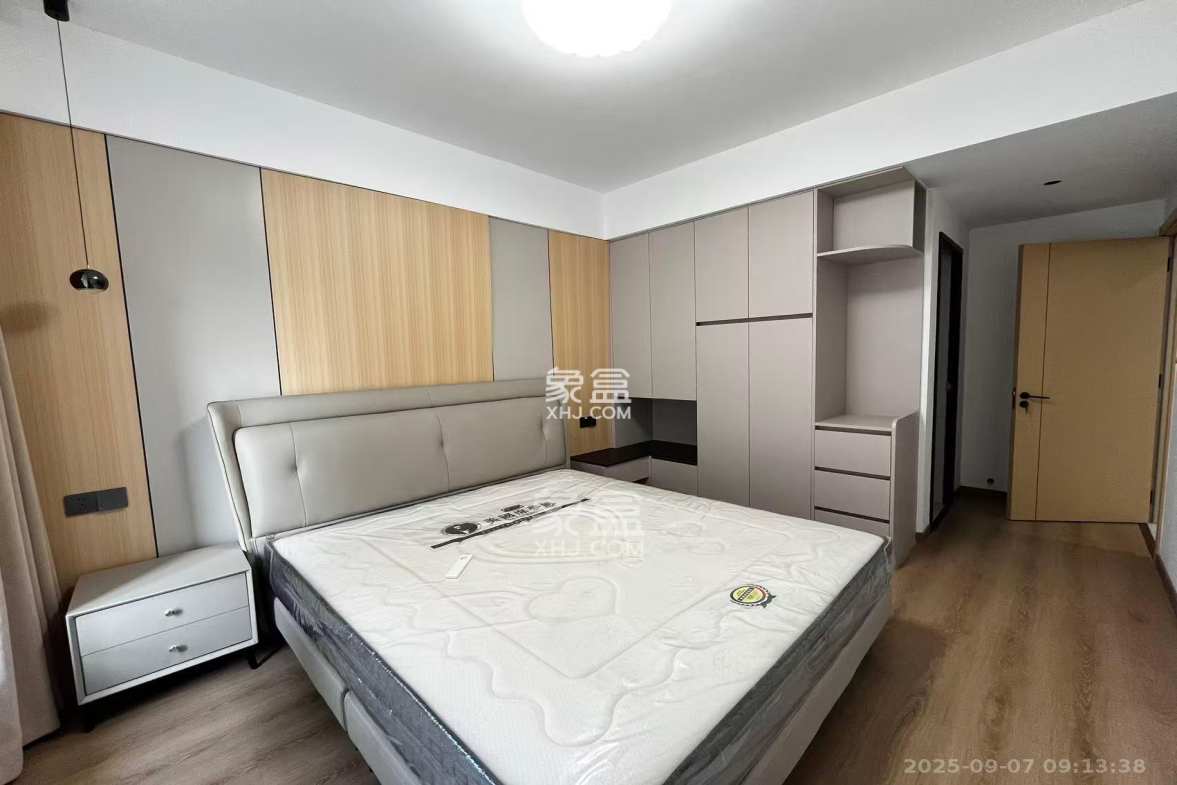 长房时代公馆  3室2厅2卫    2500.0元/月 长房时代公馆  3室2厅2卫    2500.0元/月室内图