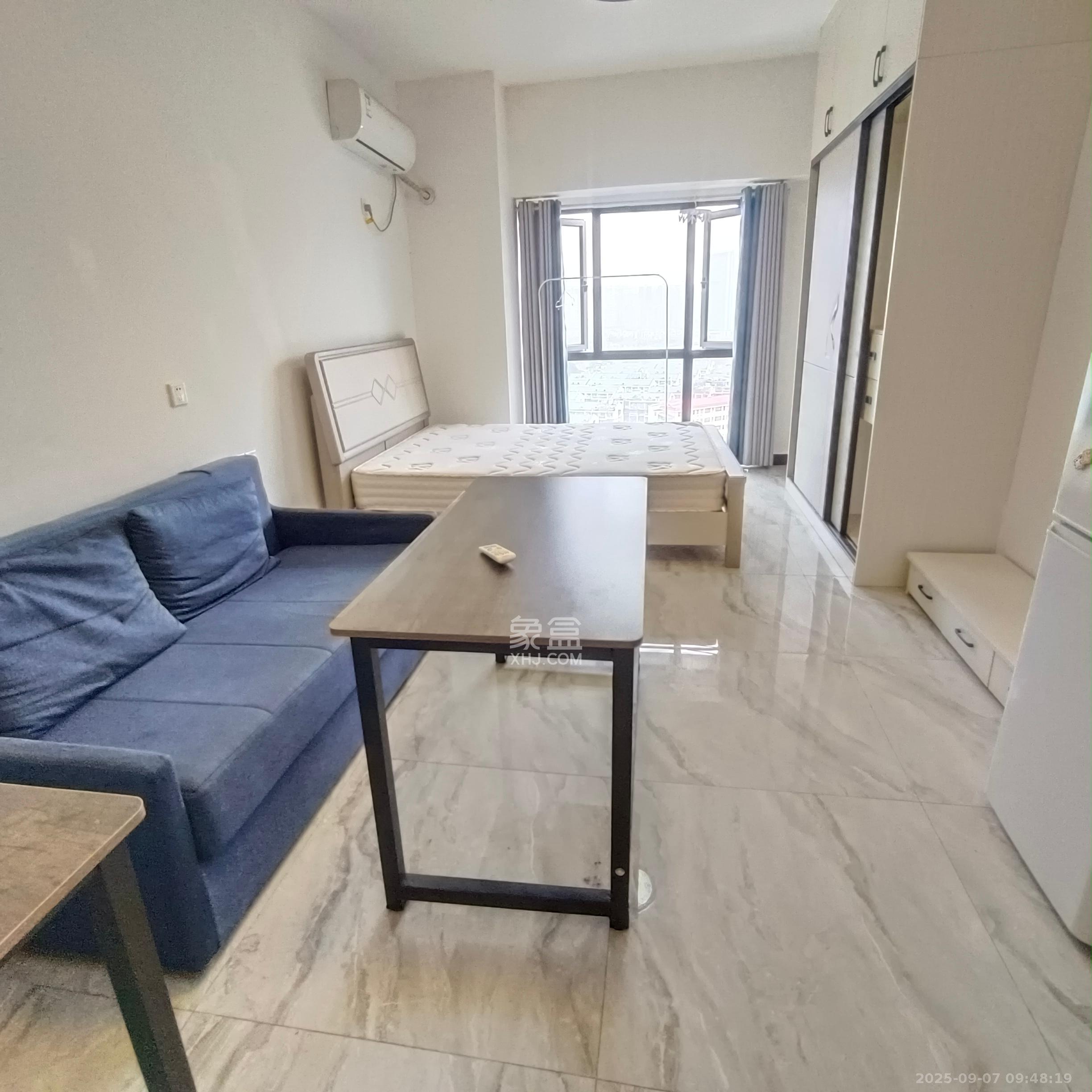 绿洲花园  1室1厅1卫    1700.0元/月室内图