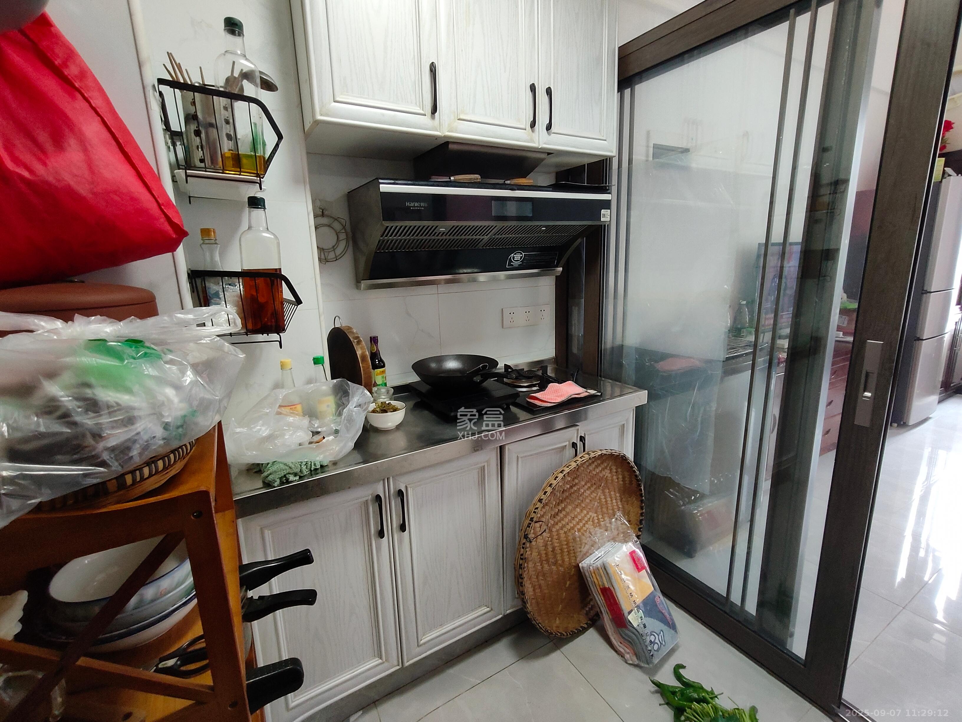 裕天国际商汇中心  1室0厅0卫    1200.0元/月 裕天国际商汇中心  1室0厅0卫    1200.0元/月室内图