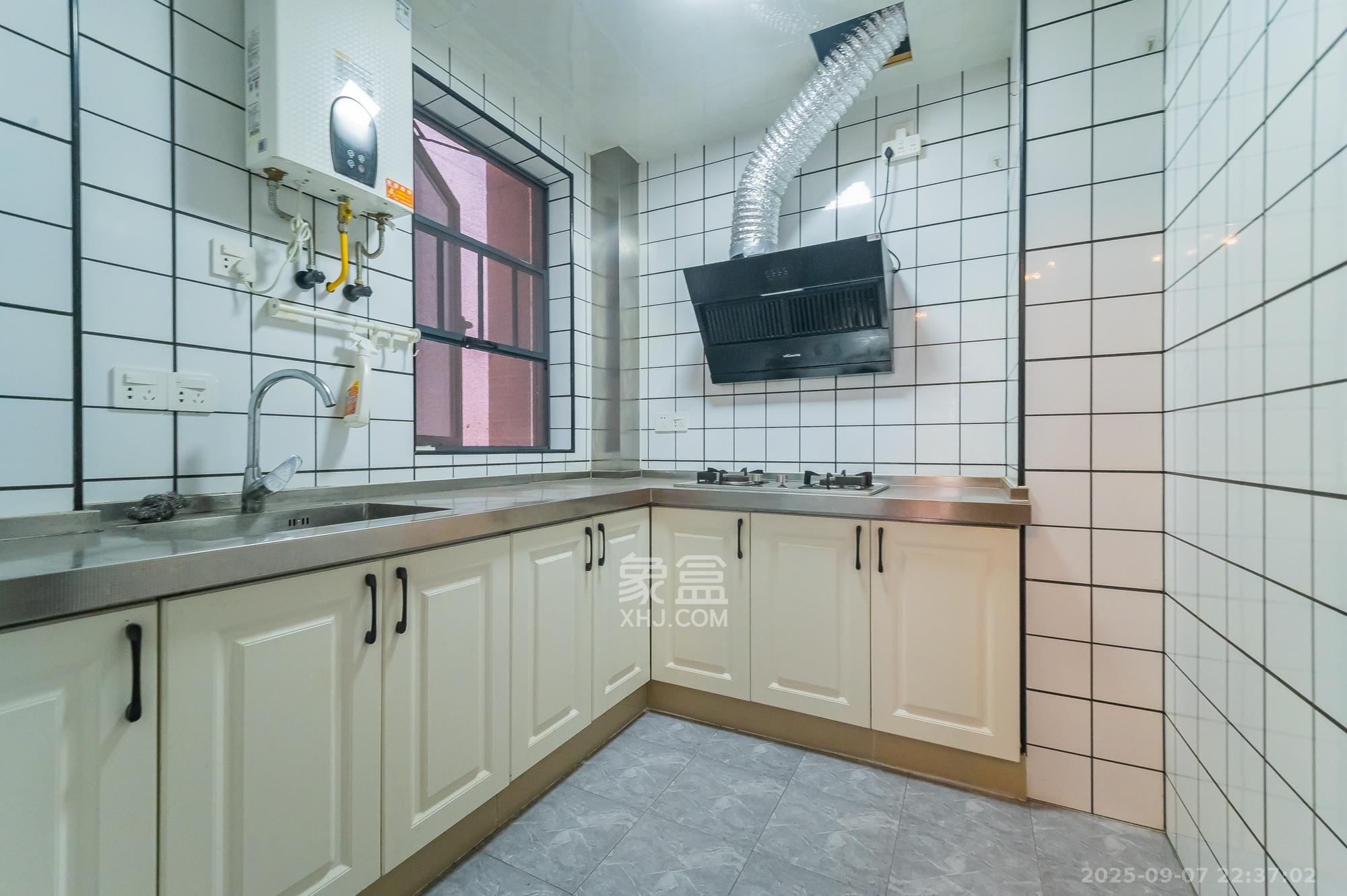 恒基凯旋门三期 3室2厅2卫 89.8万 恒基凯旋门三期 3室2厅2卫 89.8万厨房