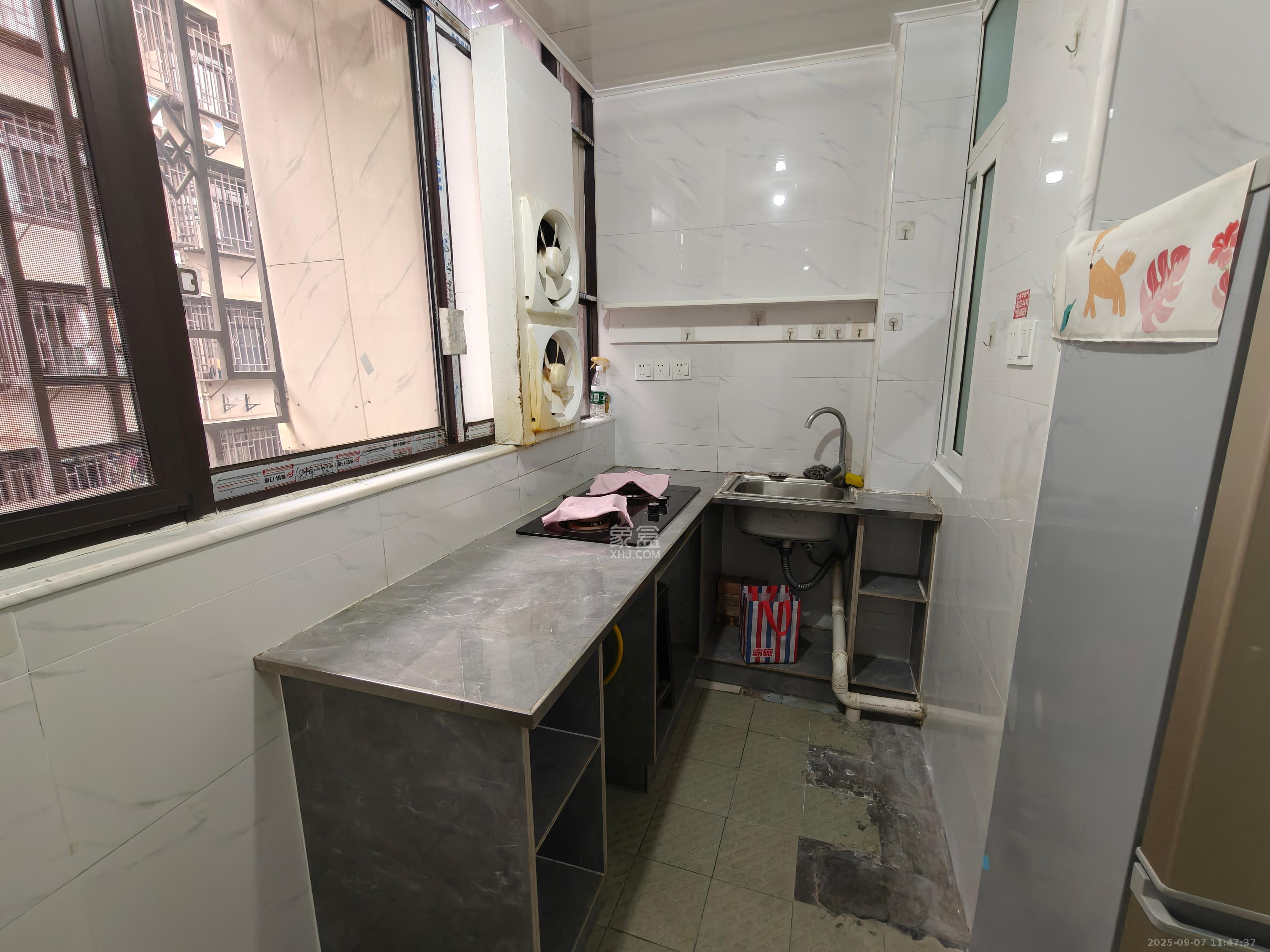 文庙坪小区  1室1厅1卫   1700.00元/月室内图