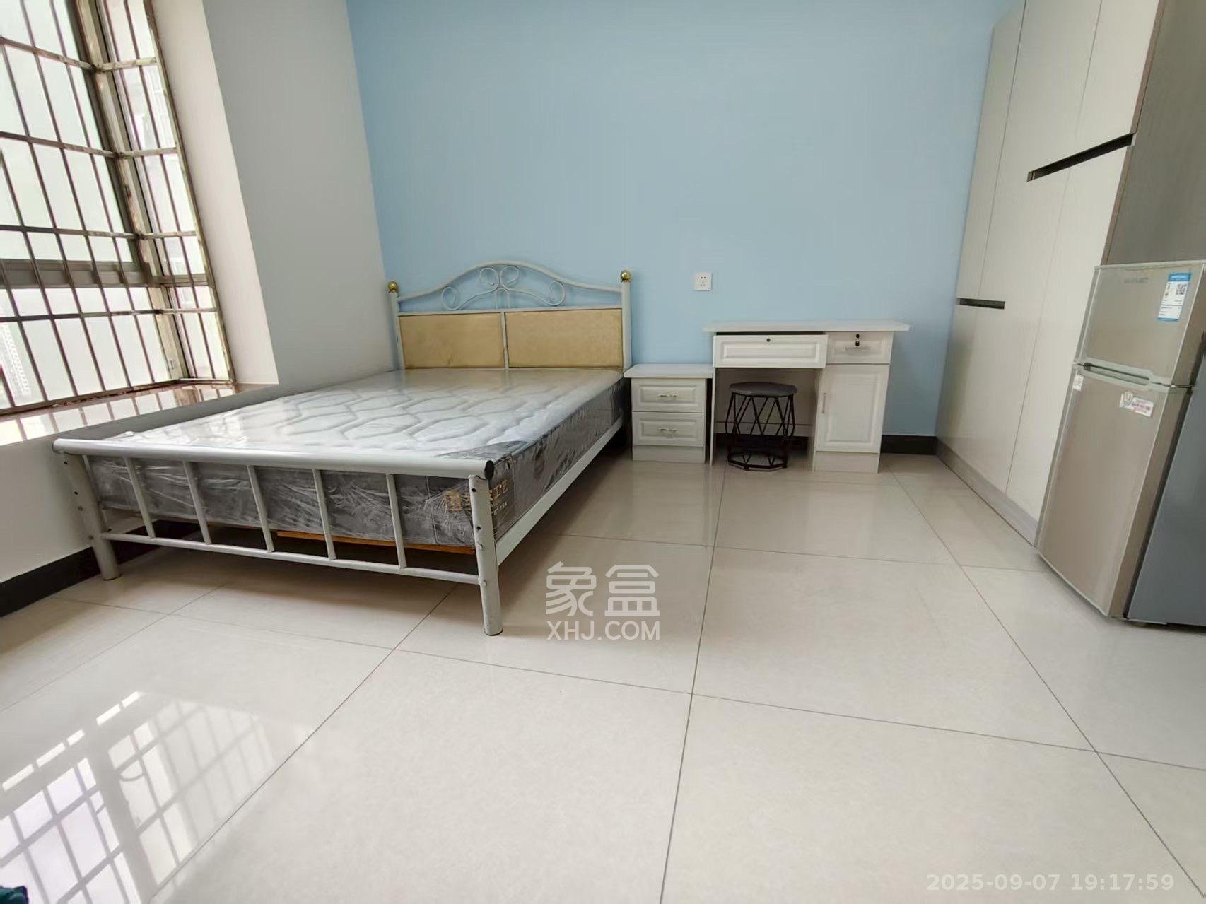 高桥现代商贸城  1室1厅1卫    1300.0元/月室内图