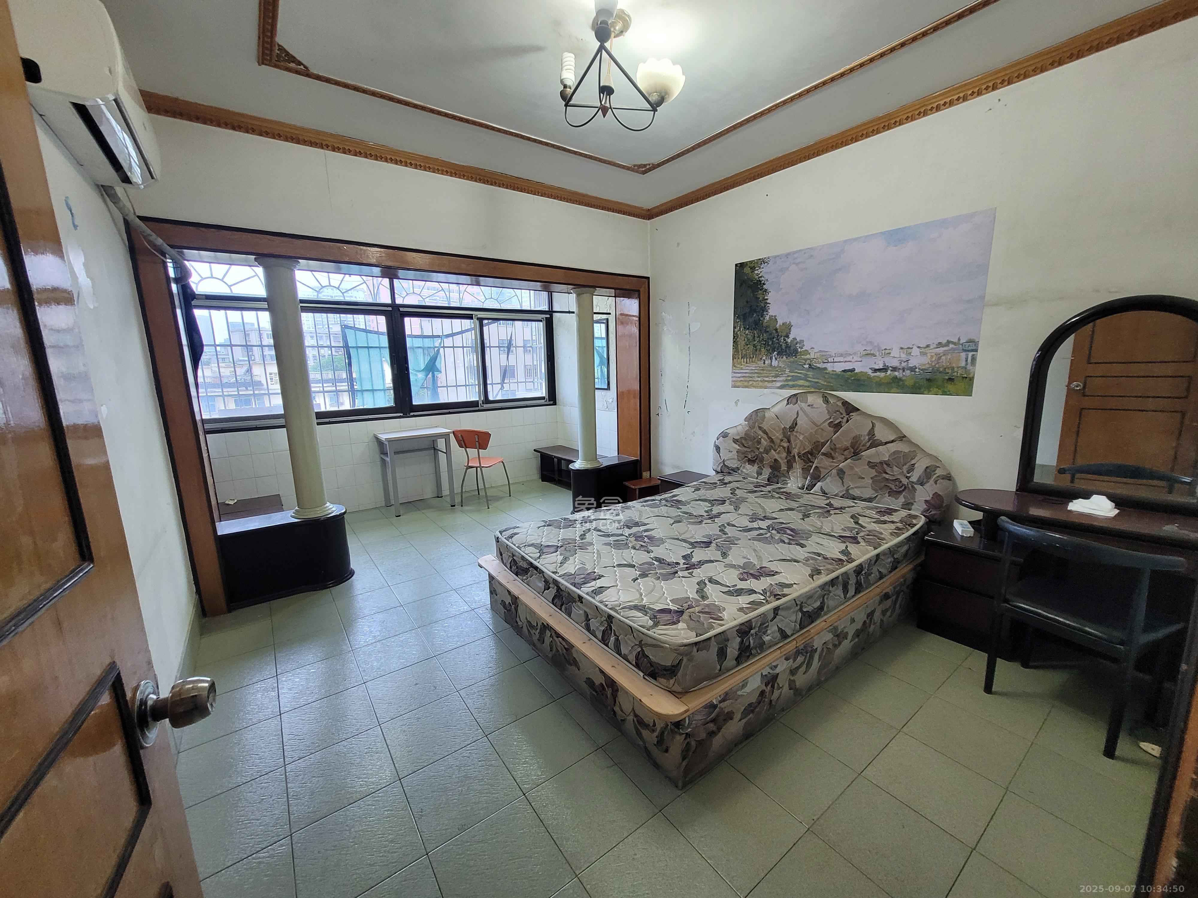 红旗区四片  2室1厅1卫    1000.0元/月 红旗区四片  2室1厅1卫    1000.0元/月室内图1