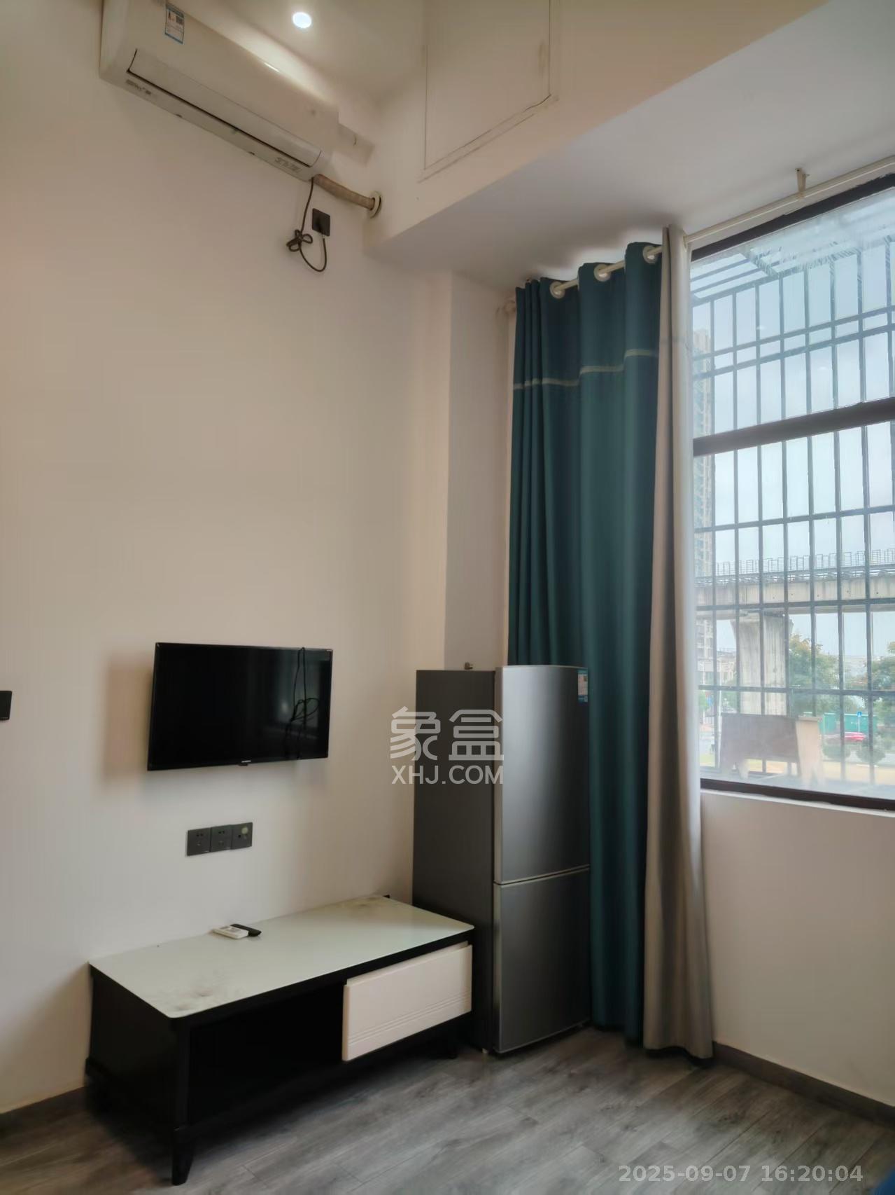 鸿润嘉园  1室1厅1卫    1100.0元/月室内图