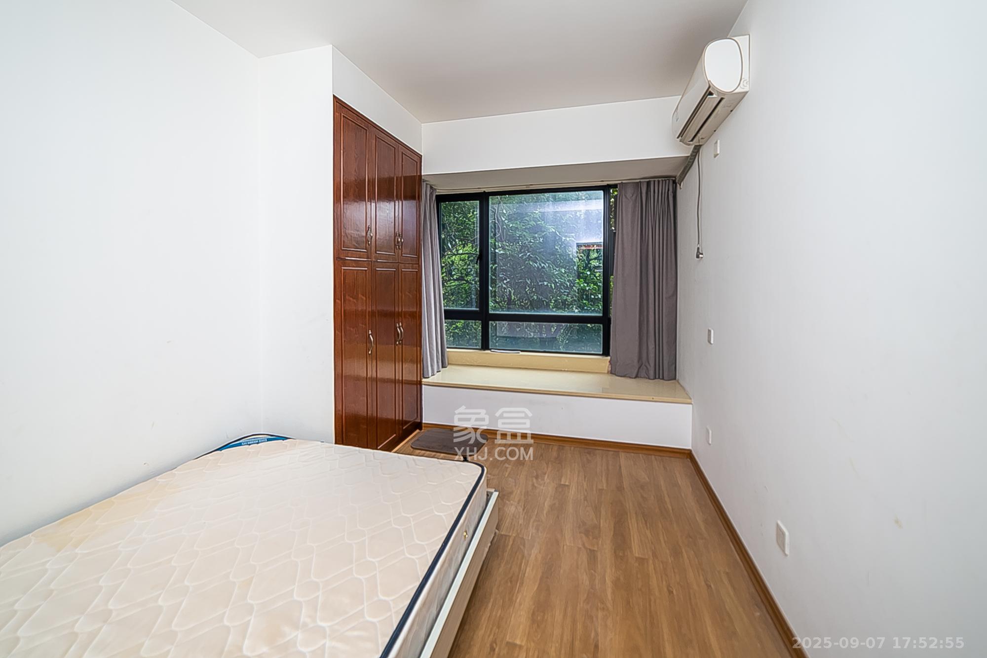 荣悦台  3室2厅2卫    170.0万卧室