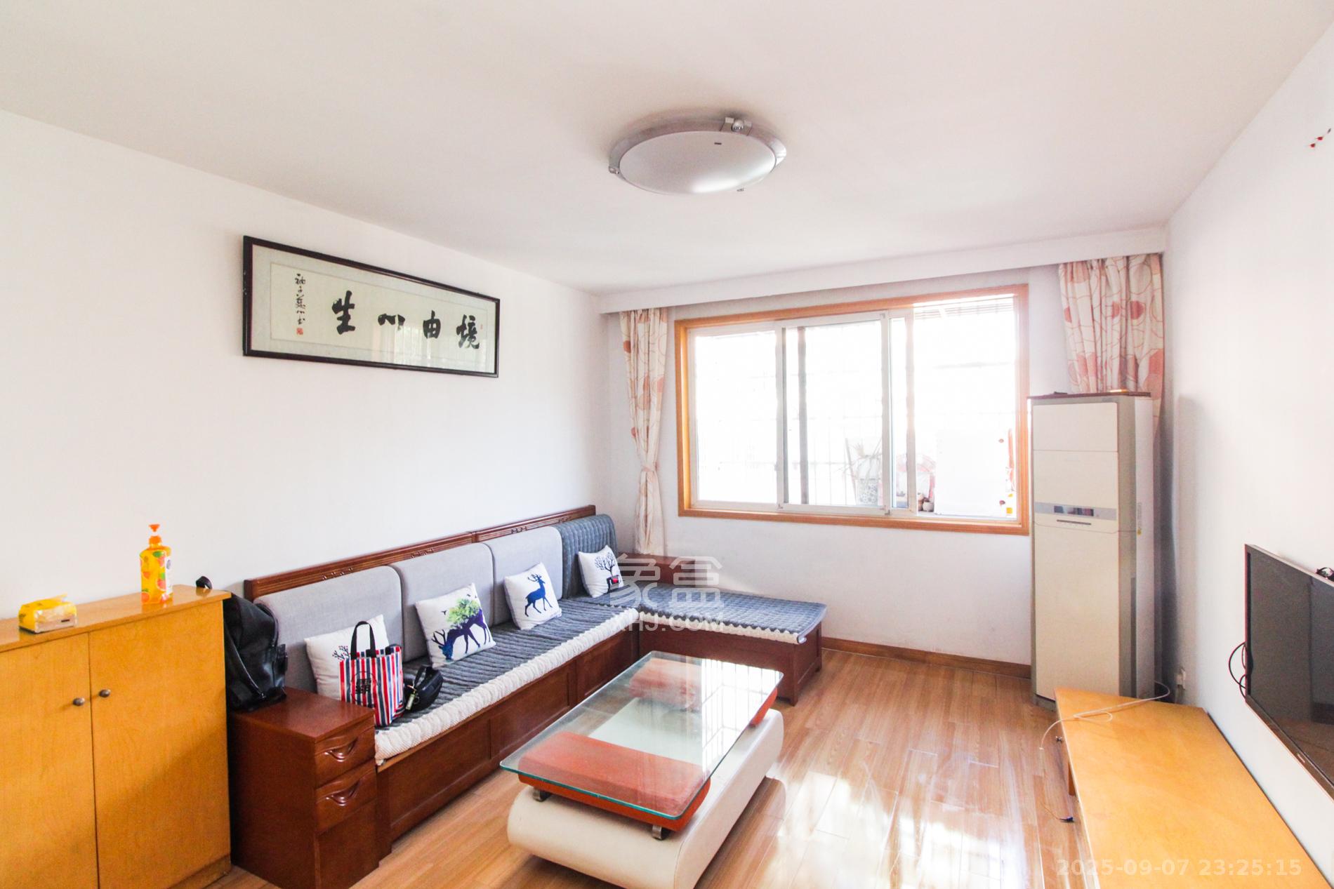 湘樟园小区(湘樟家园) 2室2厅1卫 63.0万 湘樟园小区(湘樟家园) 2室2厅1卫 63.0万客厅