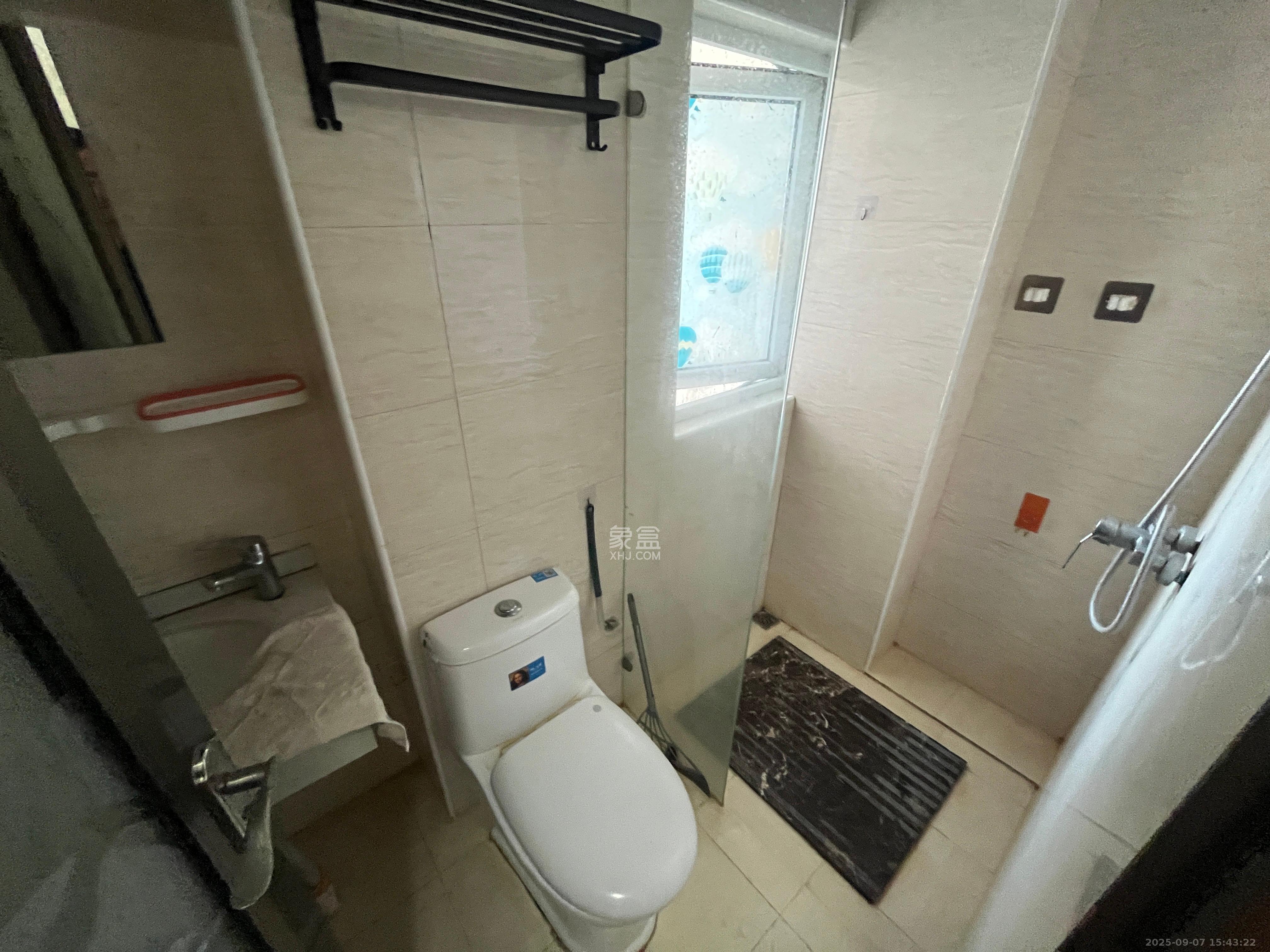 鸥波港湾  1室2厅1卫    2600.0元/月 鸥波港湾  1室2厅1卫    2600.0元/月室内图