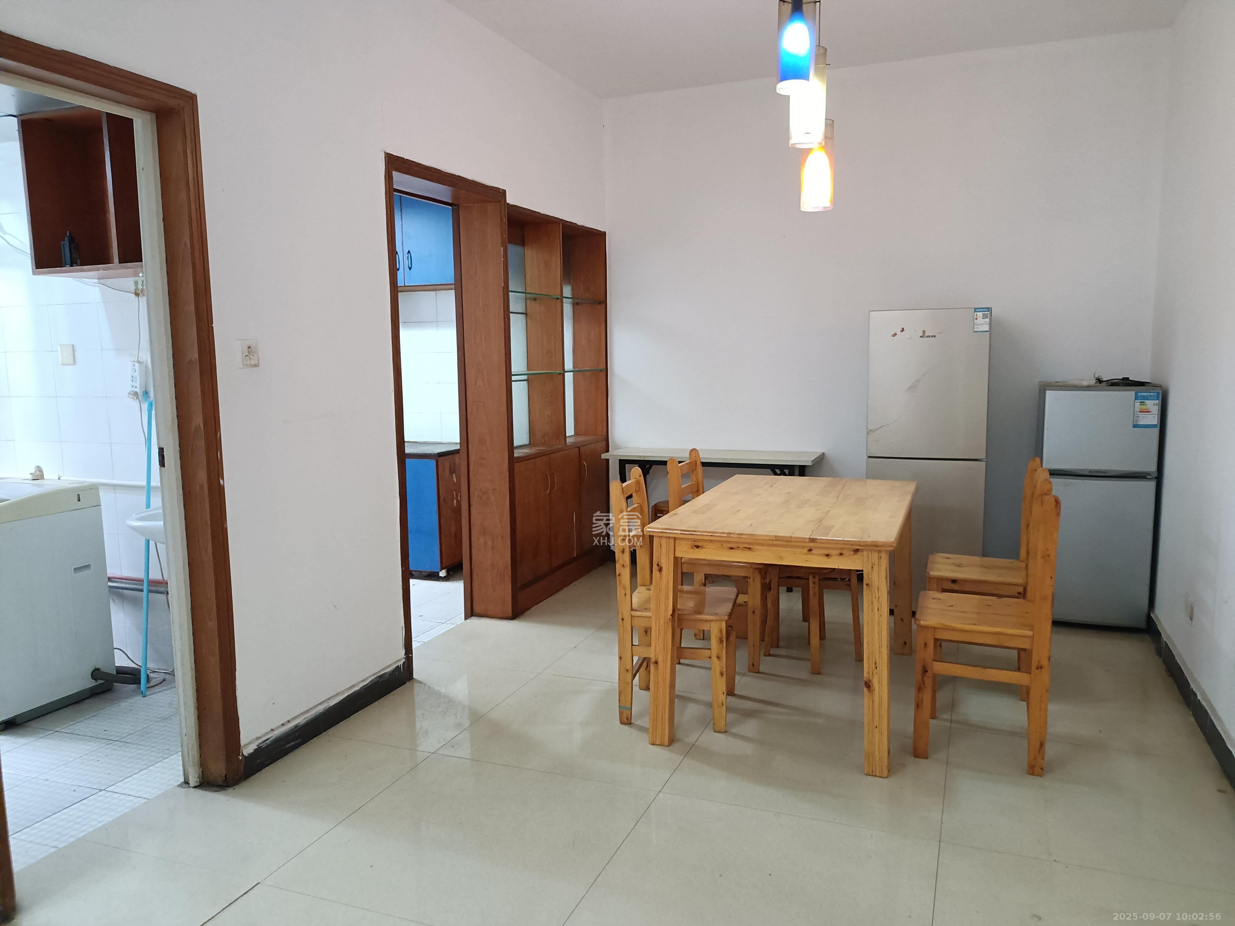 红星农博住宅小区(佳英农博小区)  3室1厅2卫    2200.0元/月 红星农博住宅小区(佳英农博小区)  3室1厅2卫    2200.0元/月室内图