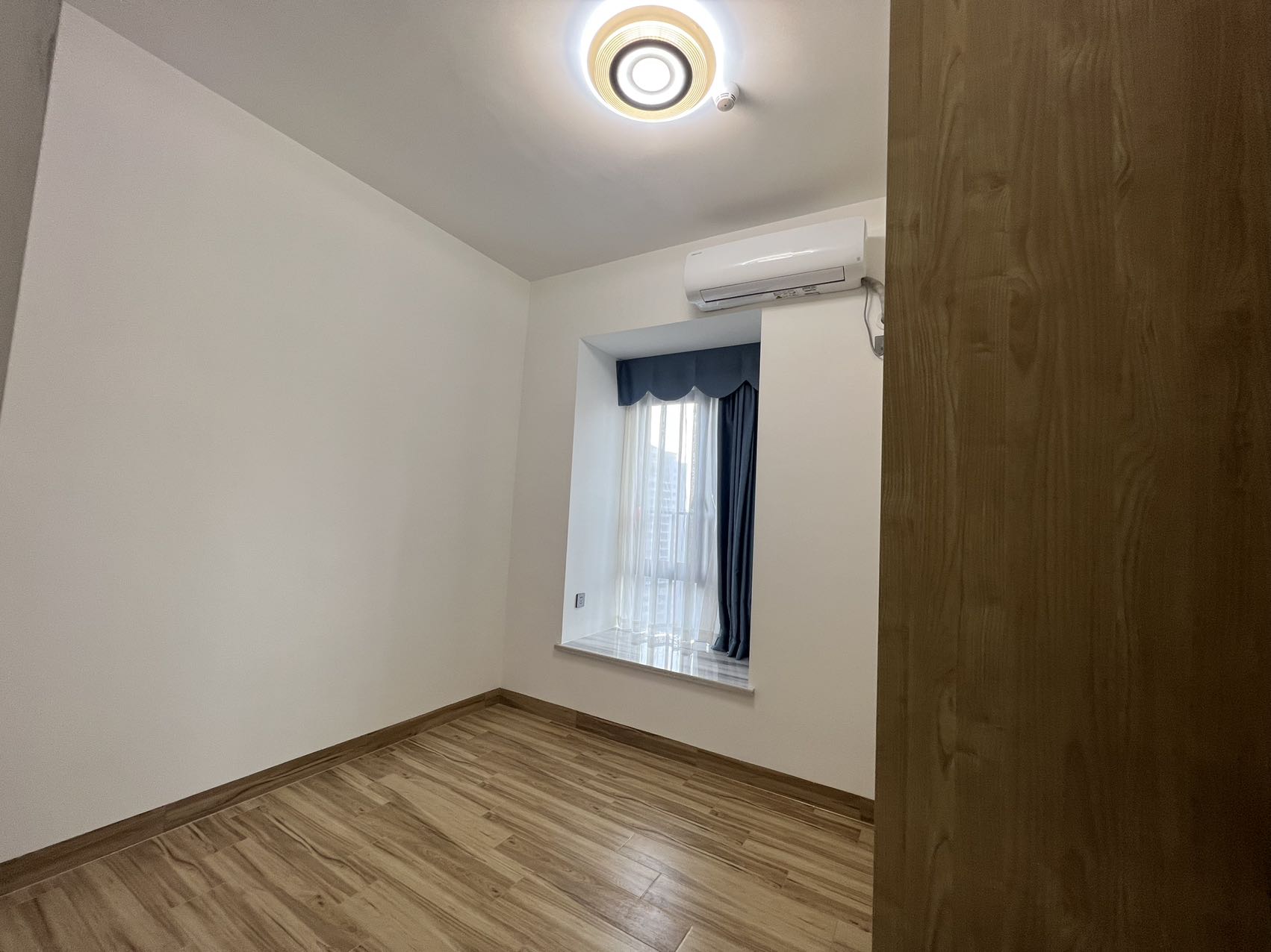 华润中心  3室2厅2卫    8000.0元/月室内图