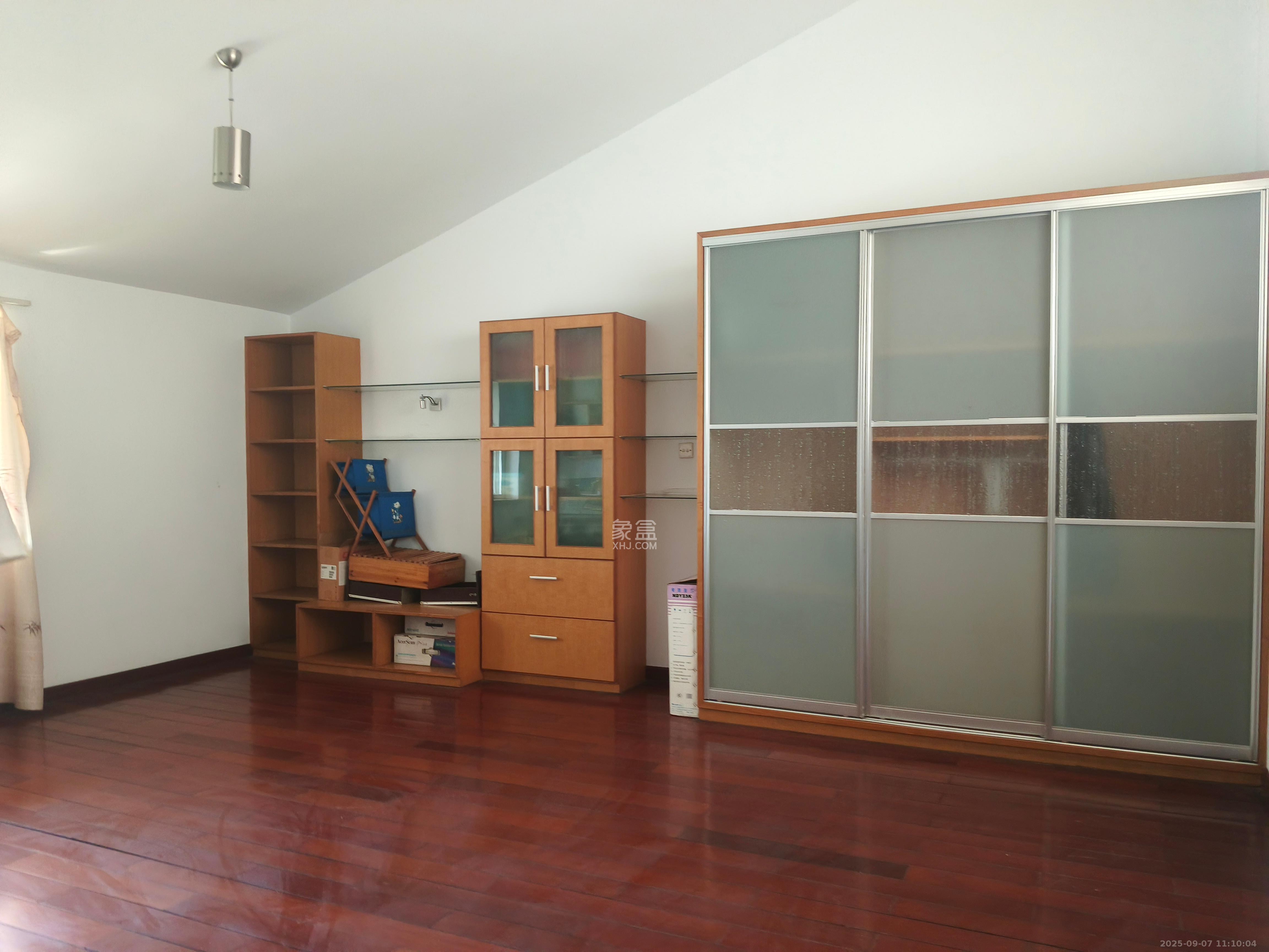 怡景民居 3室2厅2卫 1800.0元/月 怡景民居 3室2厅2卫 1800.0元/月室内图