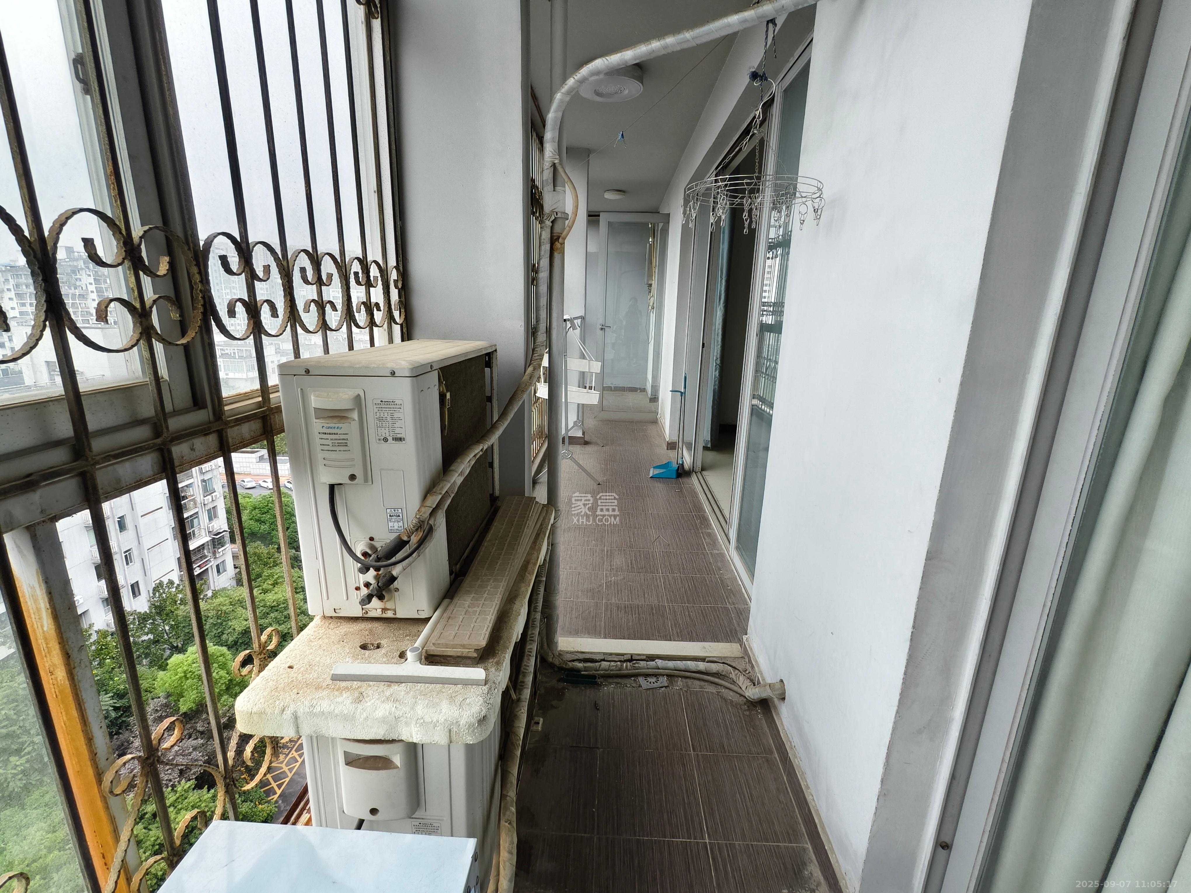 阳光100二期  3室2厅2卫    2500.0元/月 阳光100二期  3室2厅2卫    2500.0元/月室内图