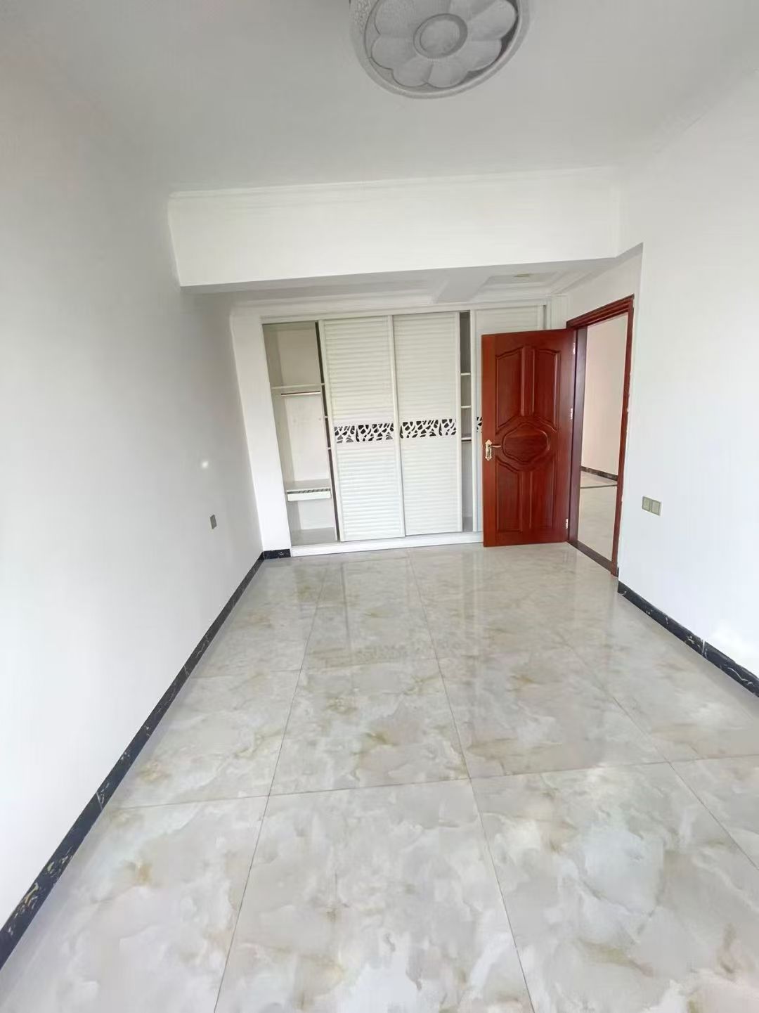 昌茂城邦  2室2厅1卫    118.9万 昌茂城邦  2室2厅1卫    118.9万室内图