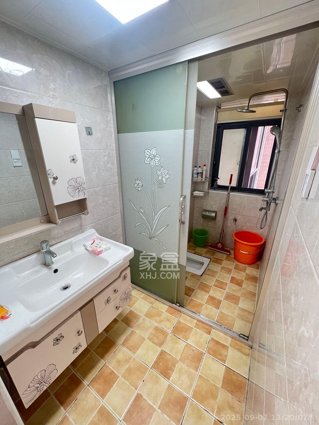 富春山  3室2厅2卫    2500.0元/月室内图