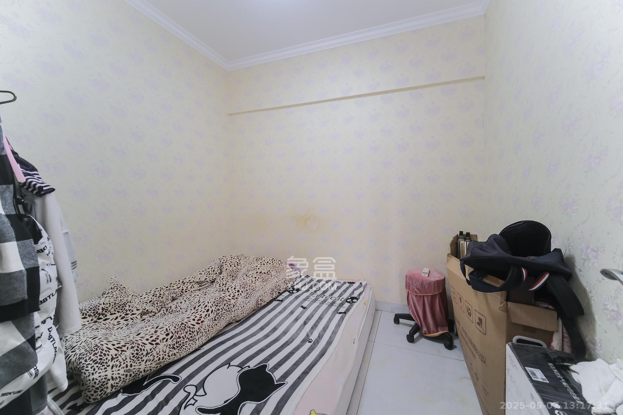 山水湾  3室2厅1卫    66.8万 山水湾  3室2厅1卫    66.8万卧室