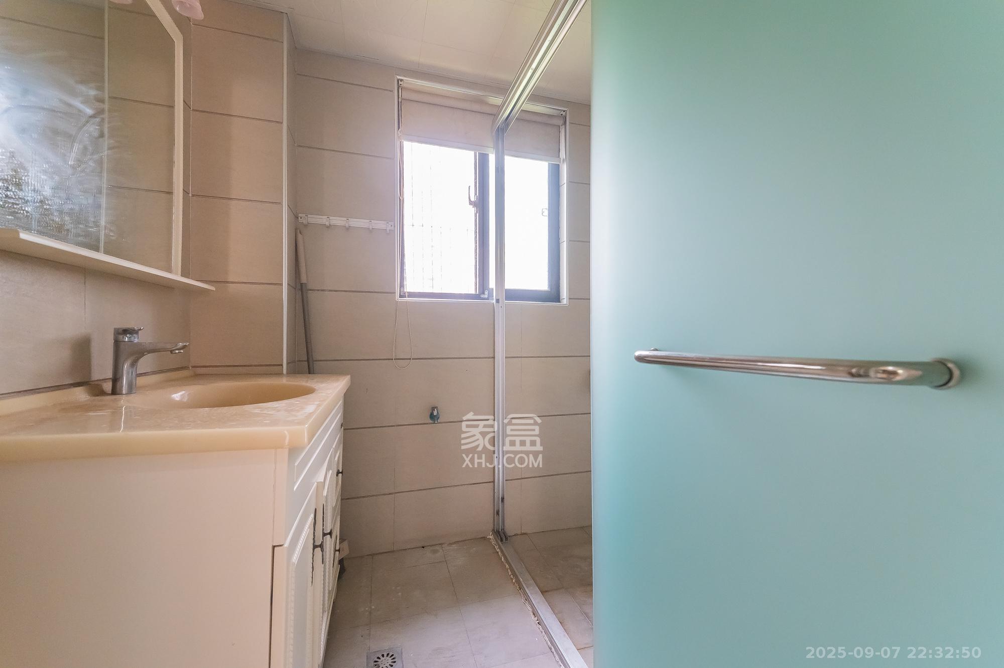 华润凤凰城一期  3室2厅2卫    88.88万卫生间