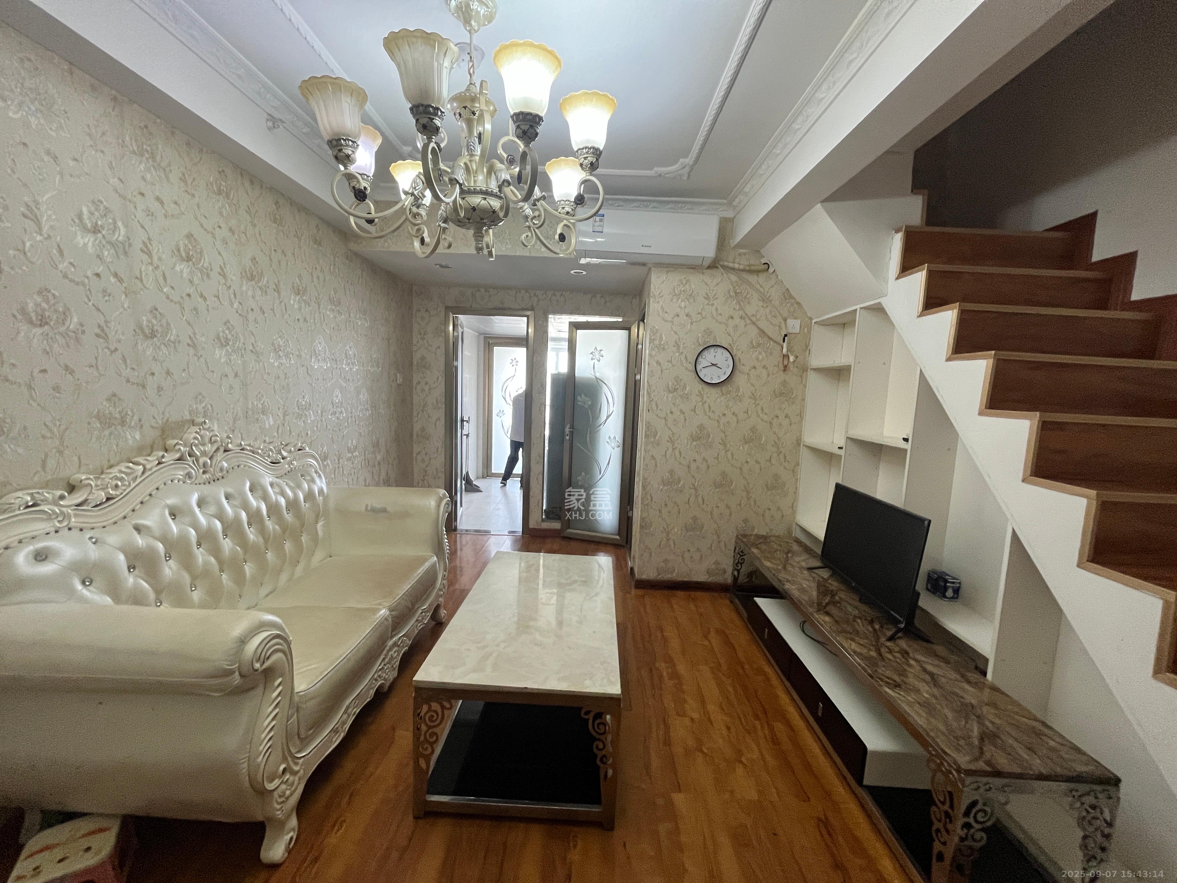 鸥波港湾  1室2厅1卫    2600.0元/月 鸥波港湾  1室2厅1卫    2600.0元/月室内图