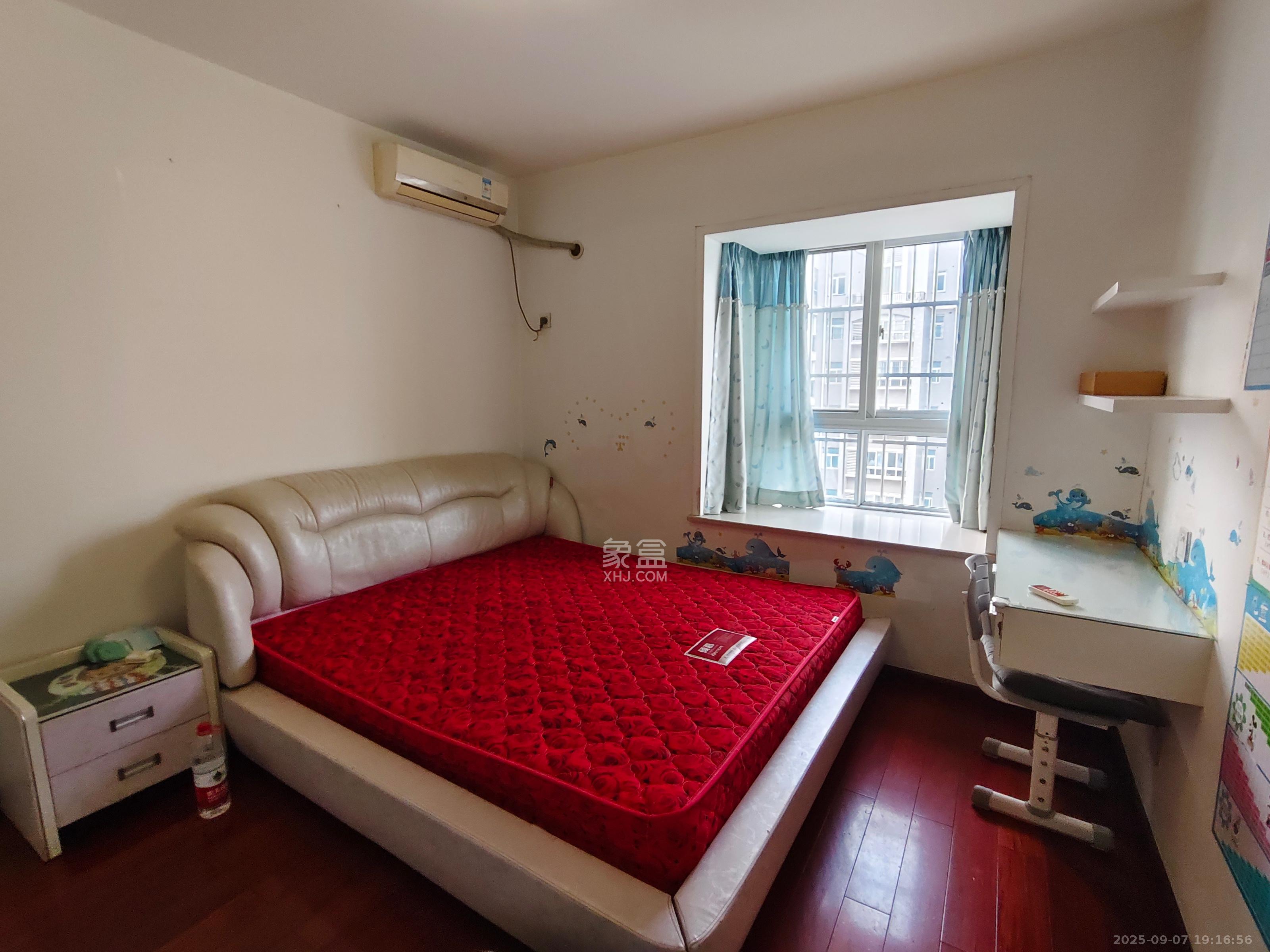 嘉盛华庭（一期、二期、三期）  3室2厅1卫    3000.0元/月室内图