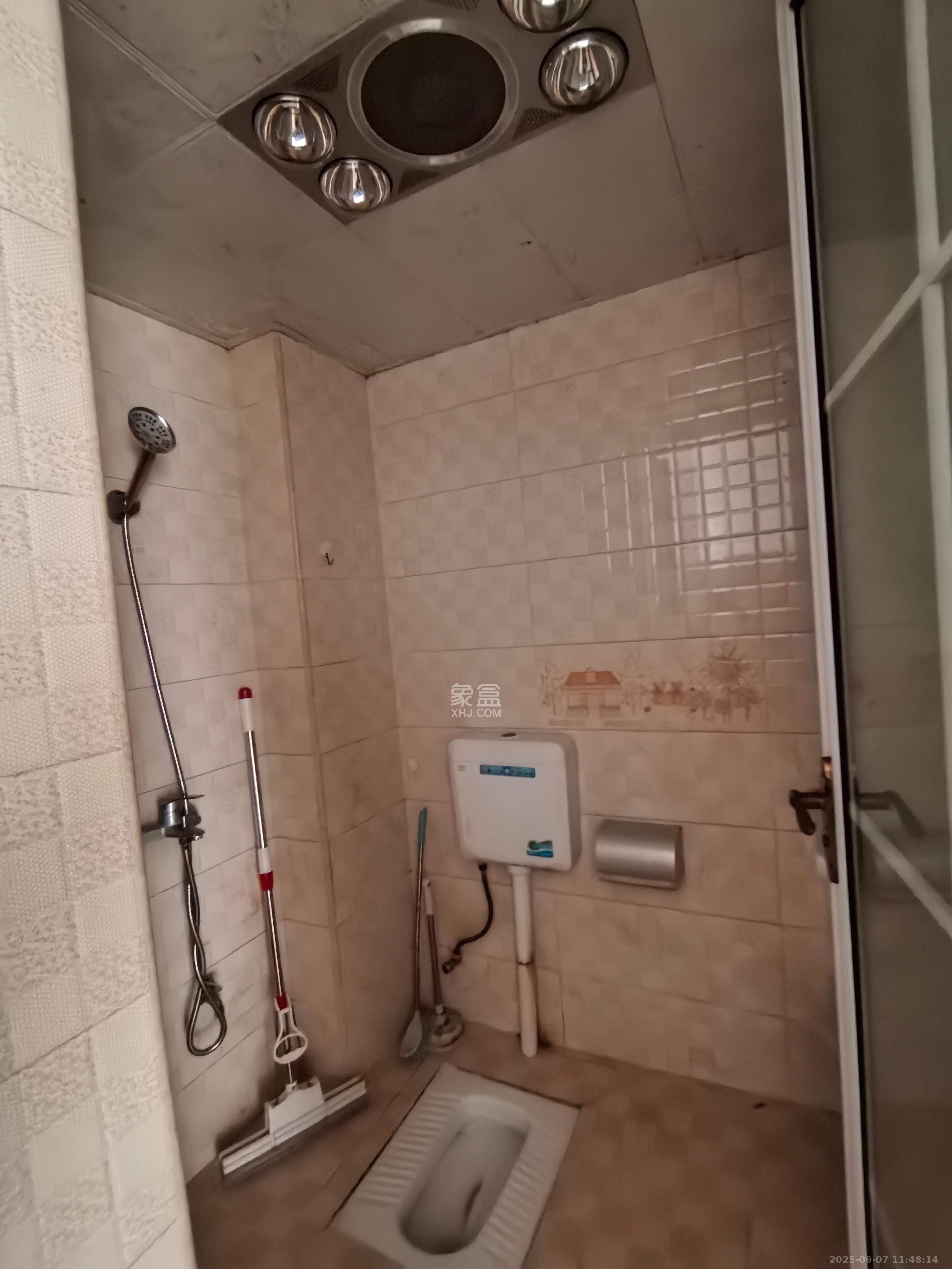 长永佳苑 1室1厅1卫 1400.0元/月 长永佳苑 1室1厅1卫 1400.0元/月室内图