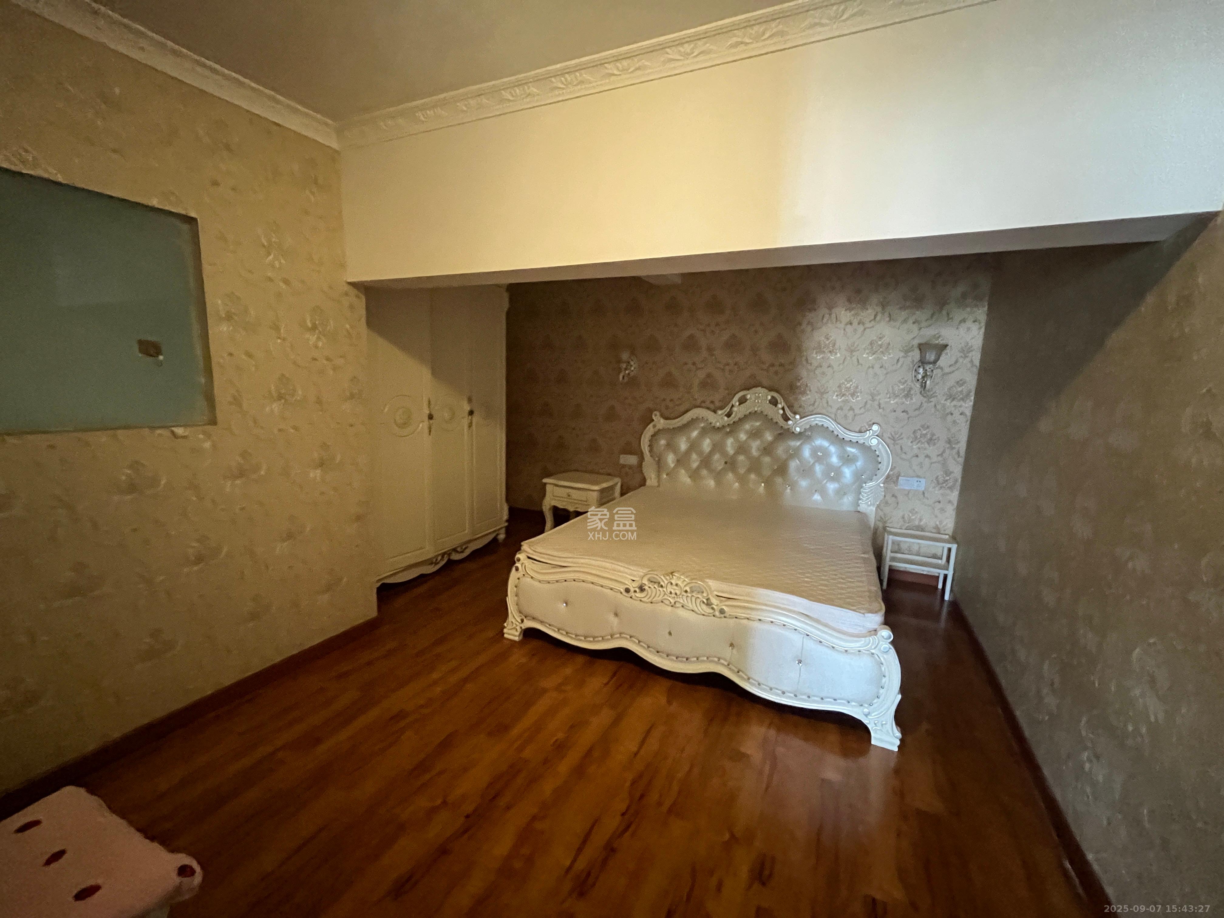 鸥波港湾  1室2厅1卫    2600.0元/月 鸥波港湾  1室2厅1卫    2600.0元/月室内图