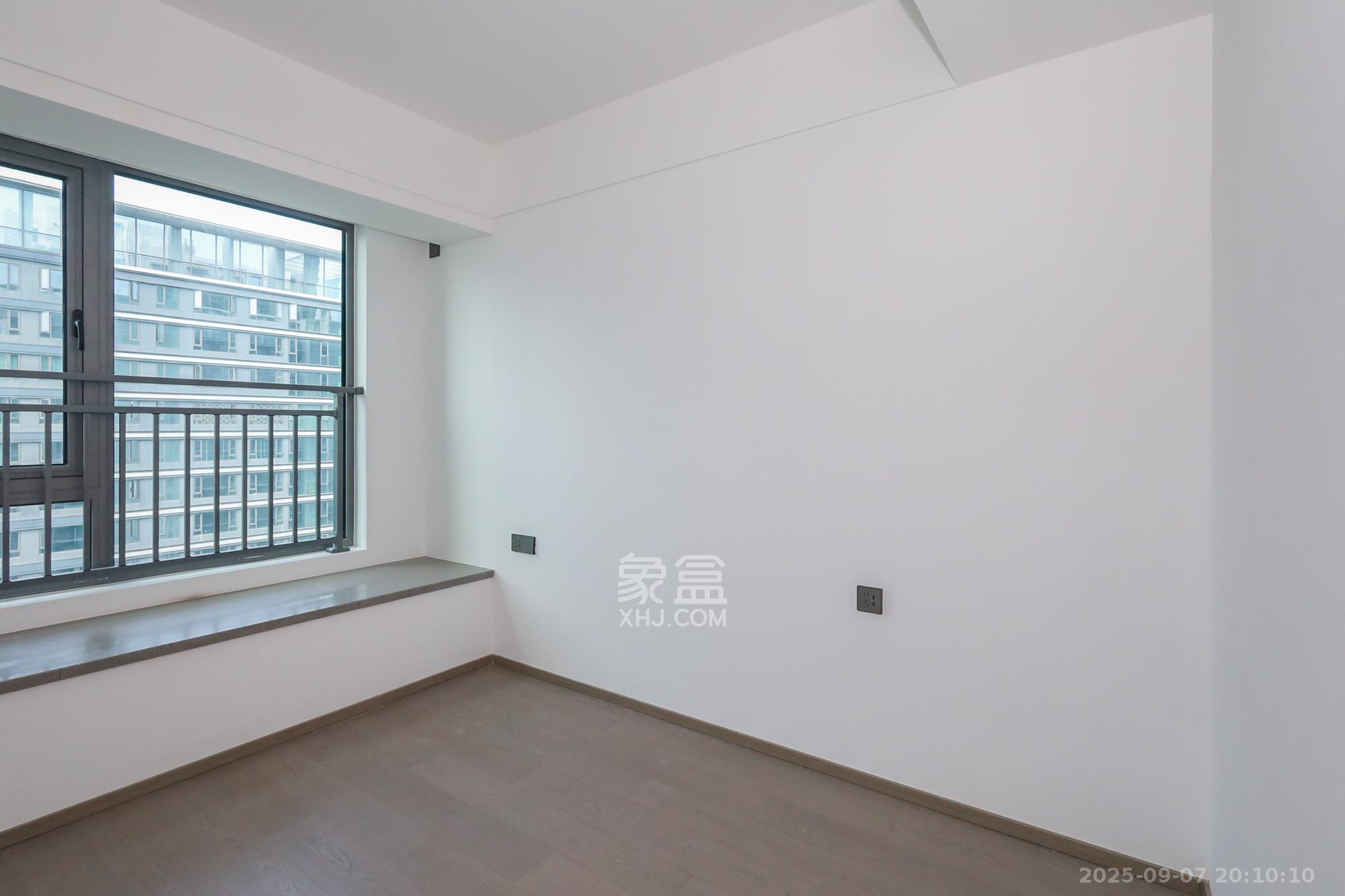 招商蛇口滨江境 4室2厅2卫 398.0万 招商蛇口滨江境 4室2厅2卫 398.0万卧室