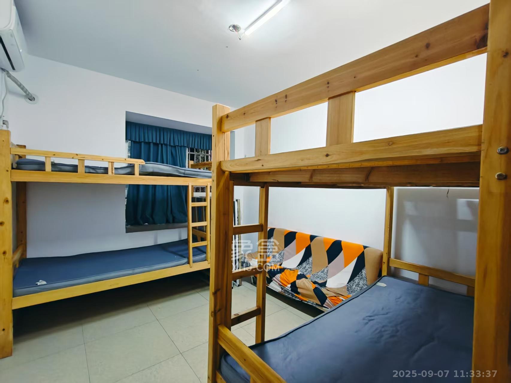 嘉盛华庭（一期、二期、三期）  4室2厅1卫    3500.0元/月室内图