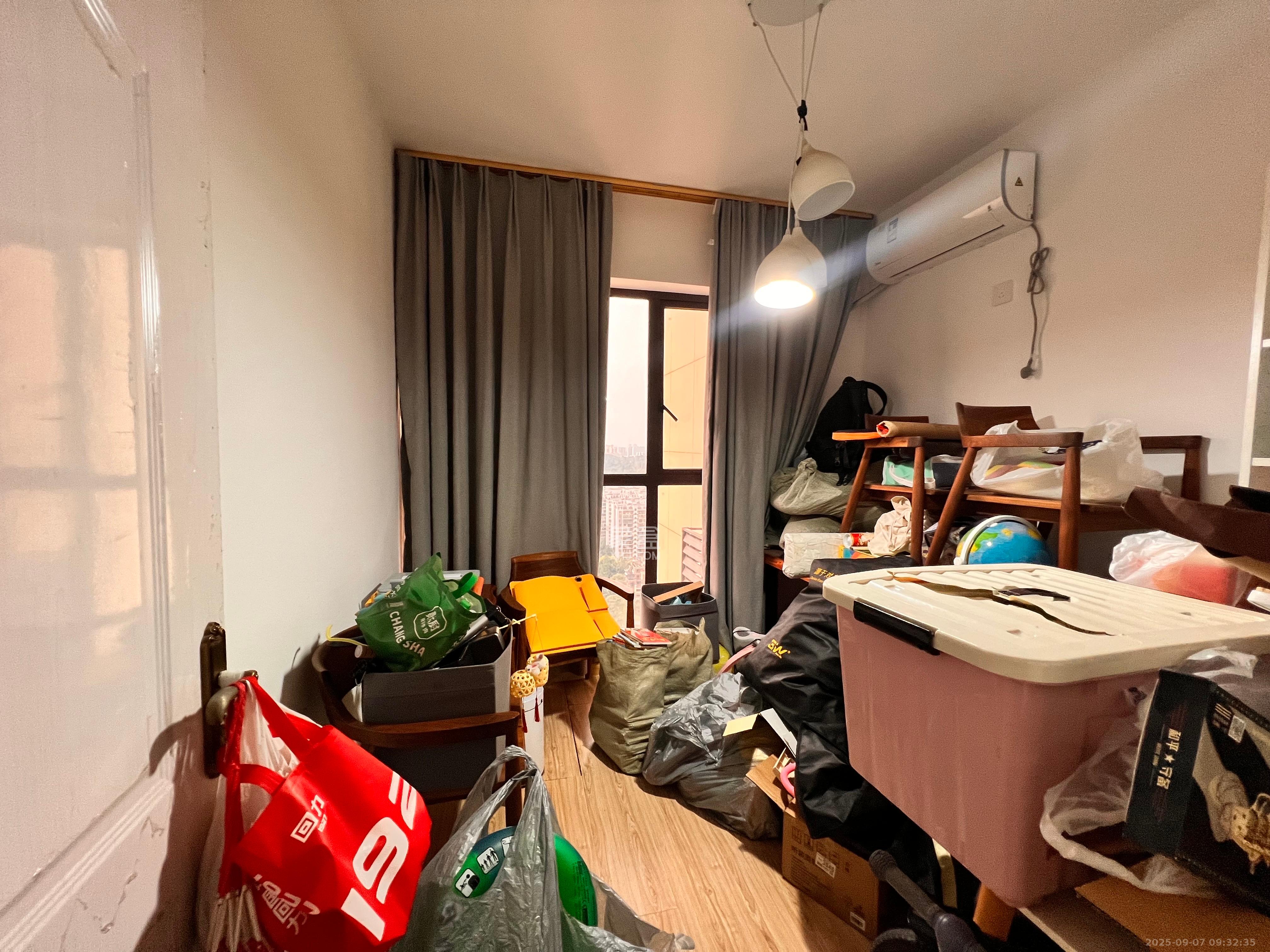 卓越蔚蓝城邦  3室2厅2卫   2400.00元/月室内图