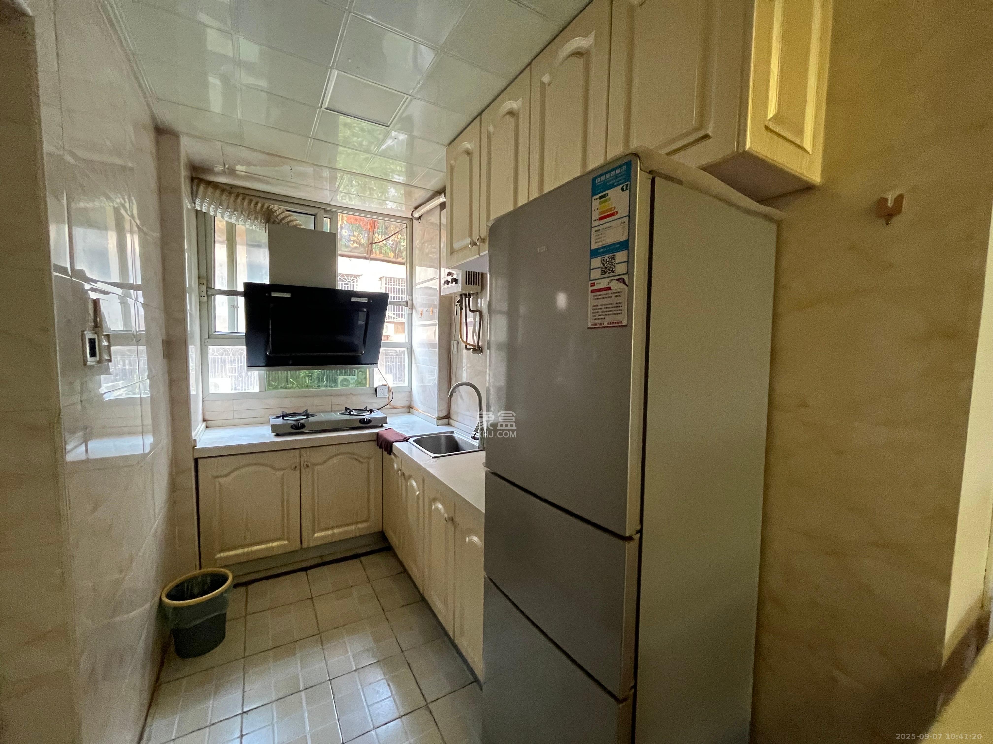 香樟路电信宿舍  3室1厅1卫    1400.0元/月室内图