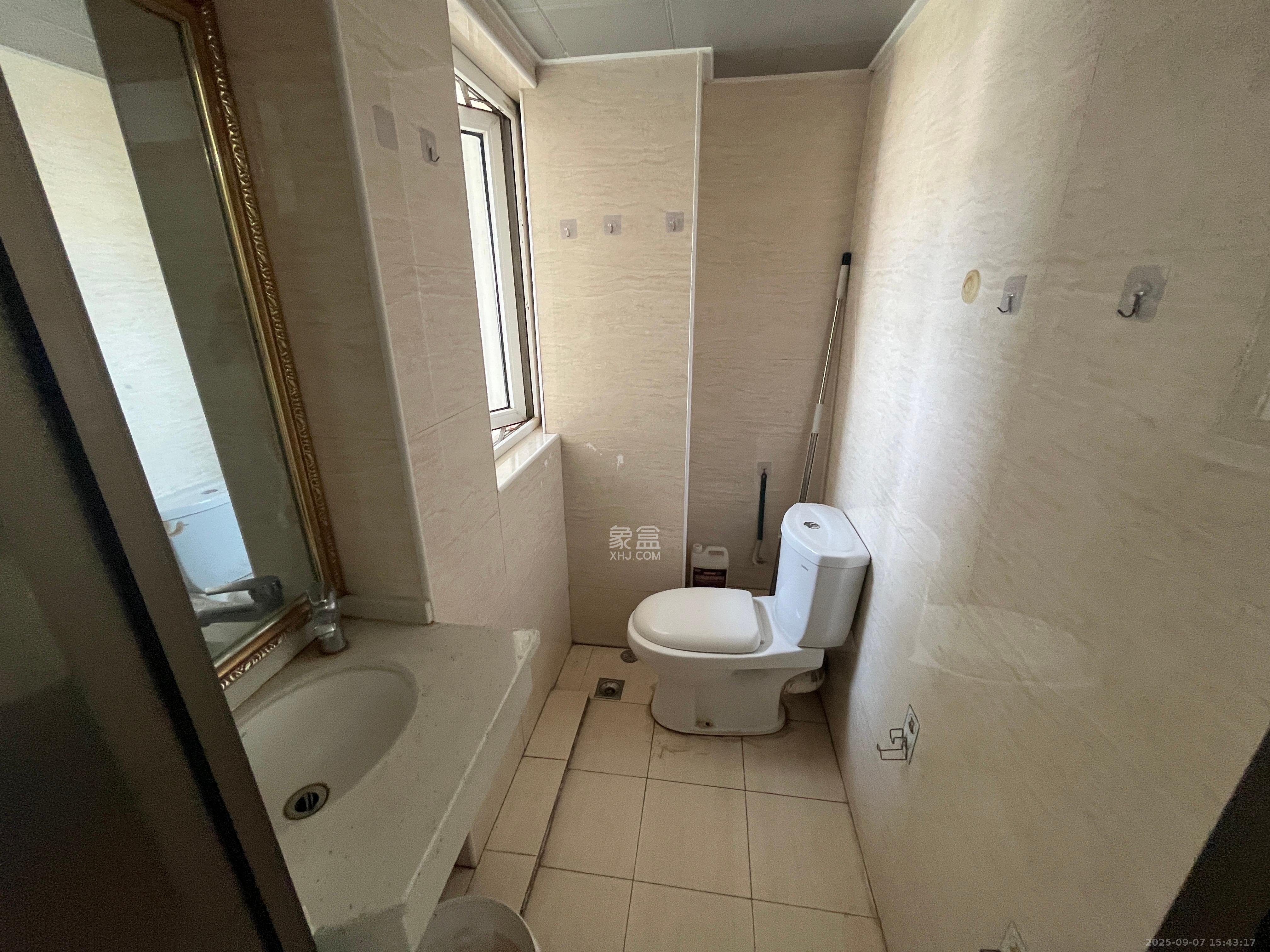 鸥波港湾  1室2厅1卫    2600.0元/月 鸥波港湾  1室2厅1卫    2600.0元/月室内图