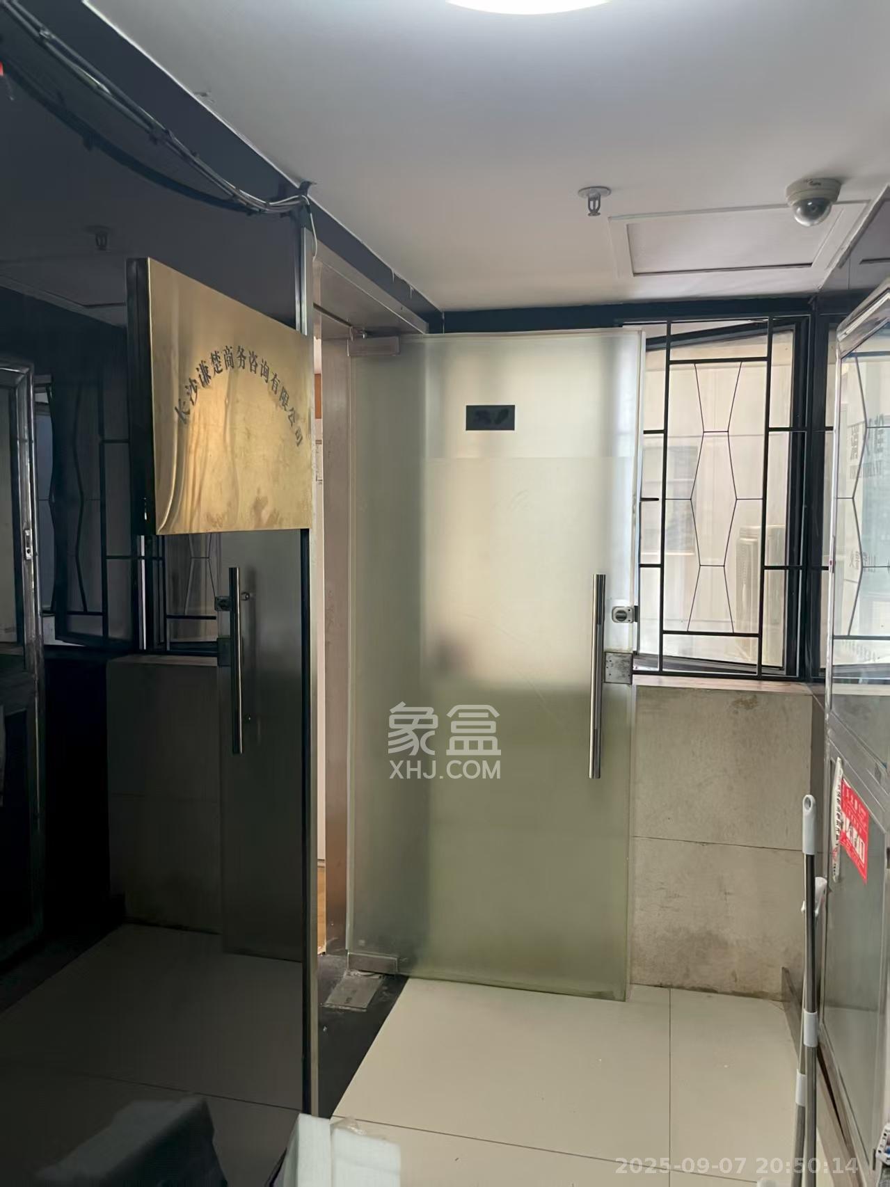 城市快线(新建大厦) 1室2厅1卫 2500.0元/月 城市快线(新建大厦) 1室2厅1卫 2500.0元/月室内图