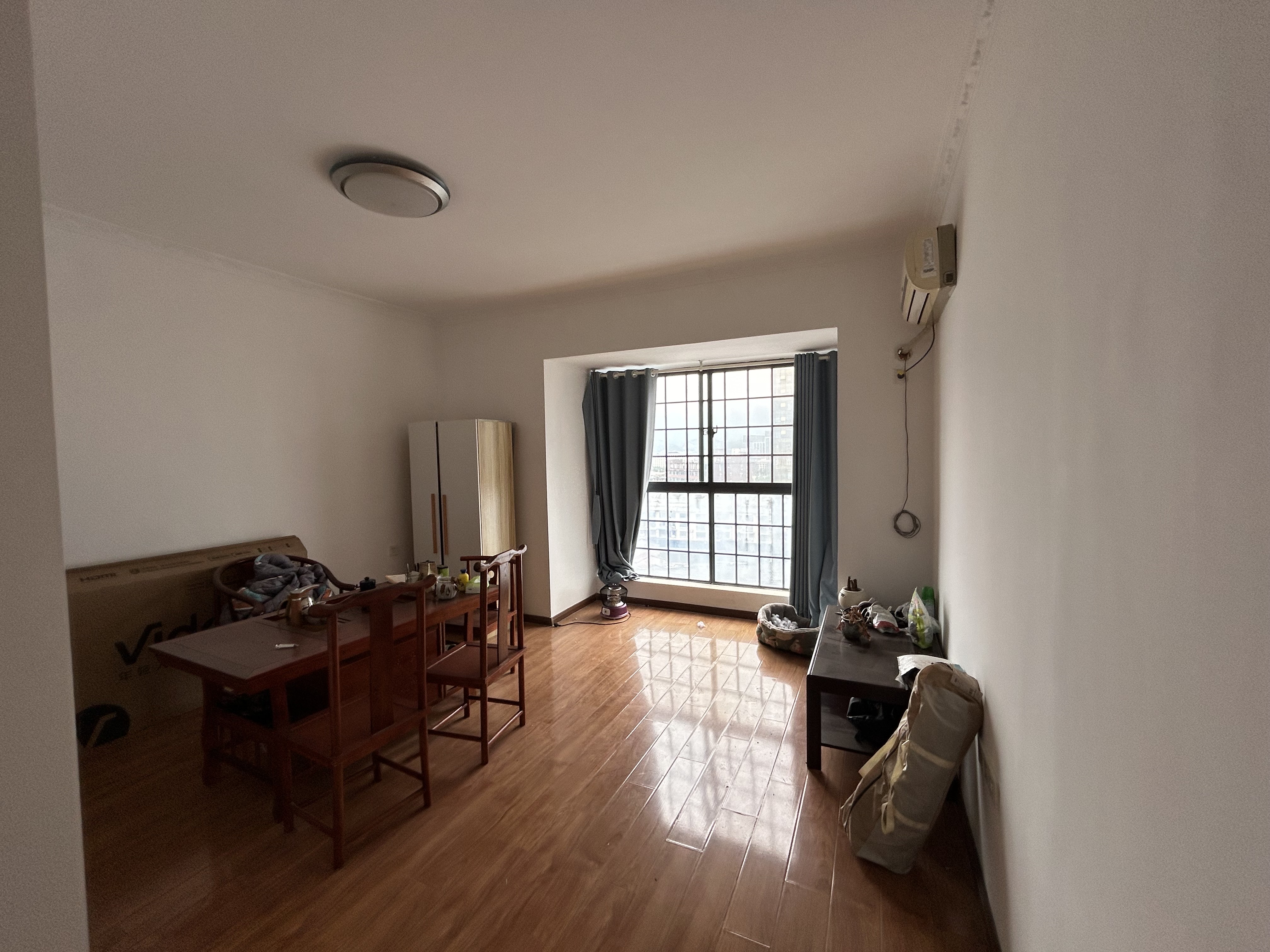 逸臣广场 3室2厅2卫 2000.0元/月 逸臣广场 3室2厅2卫 2000.0元/月室内图