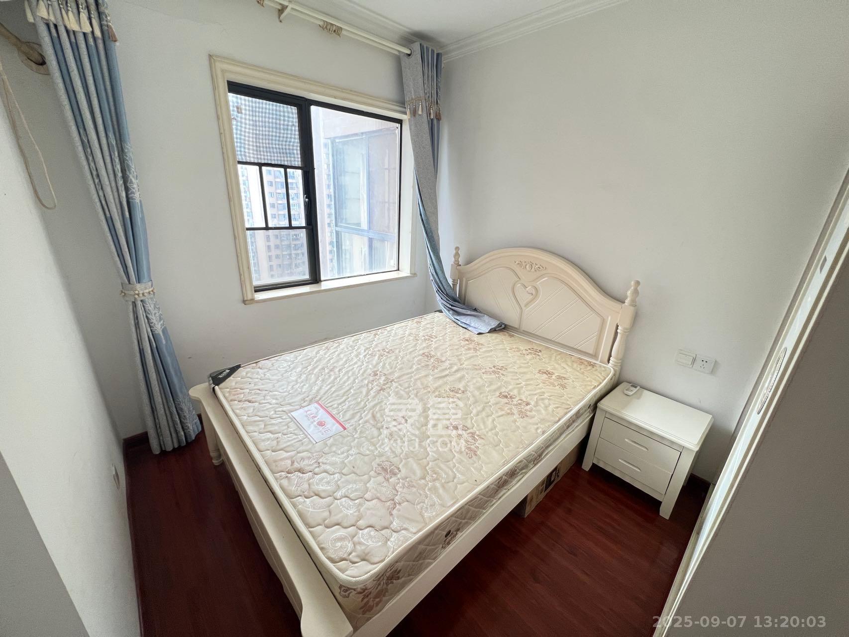 富春山 3室2厅2卫 2500.0元/月 富春山 3室2厅2卫 2500.0元/月室内图