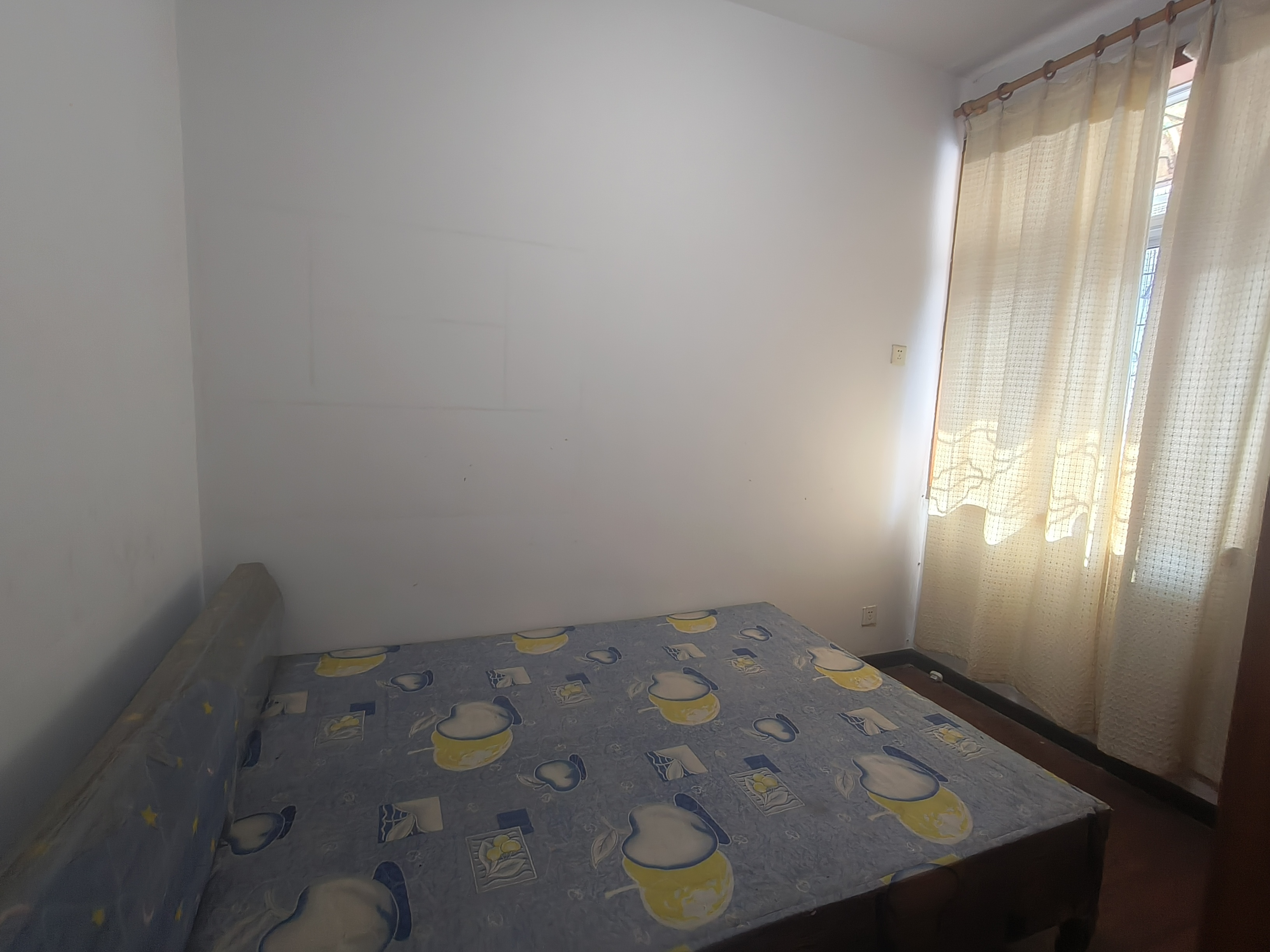 宝塔岗新村小区  3室2厅1卫    30.0万客厅