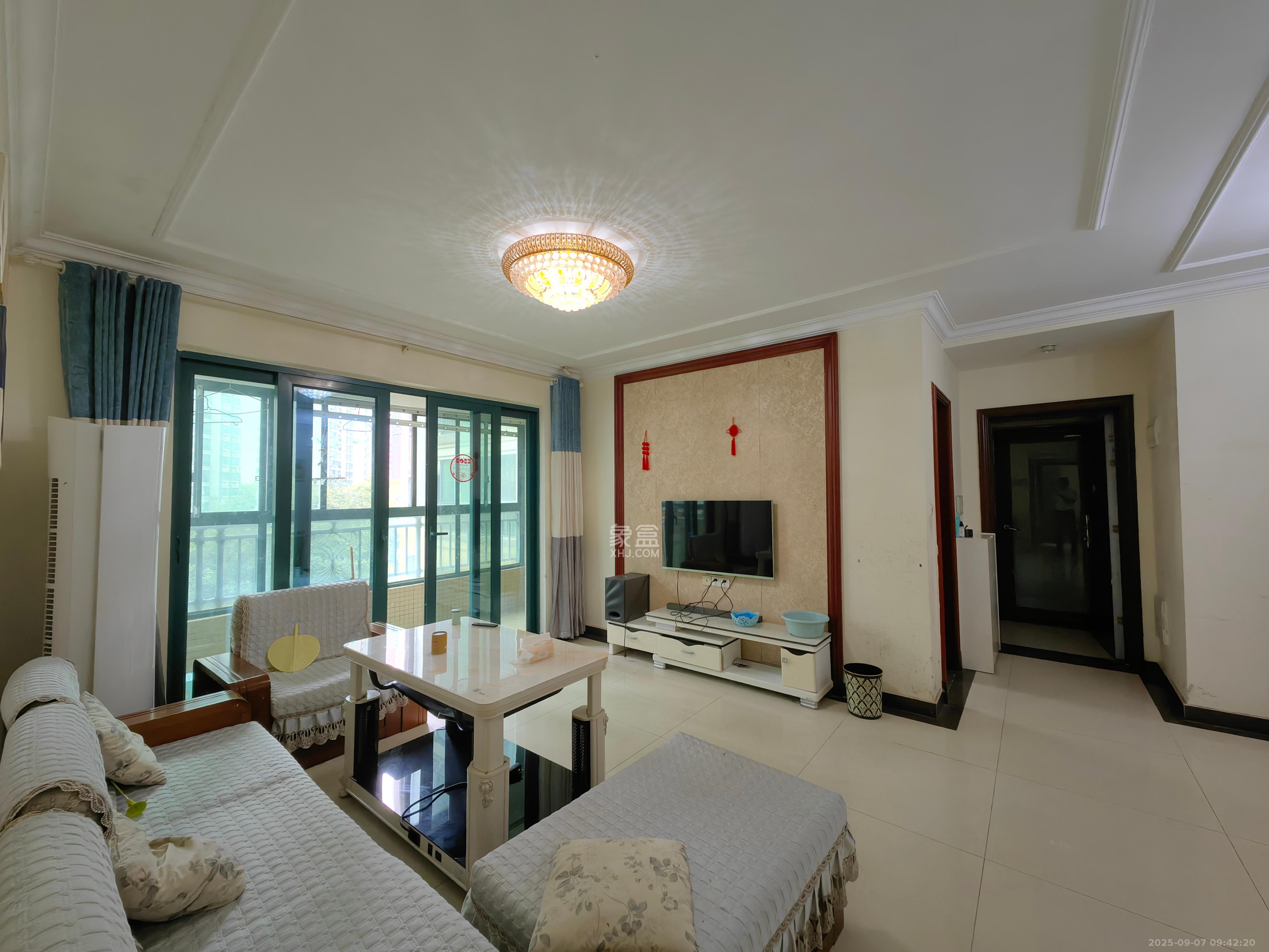 恒大翡翠华庭 3室2厅2卫 2200.0元/月 恒大翡翠华庭 3室2厅2卫 2200.0元/月室内图