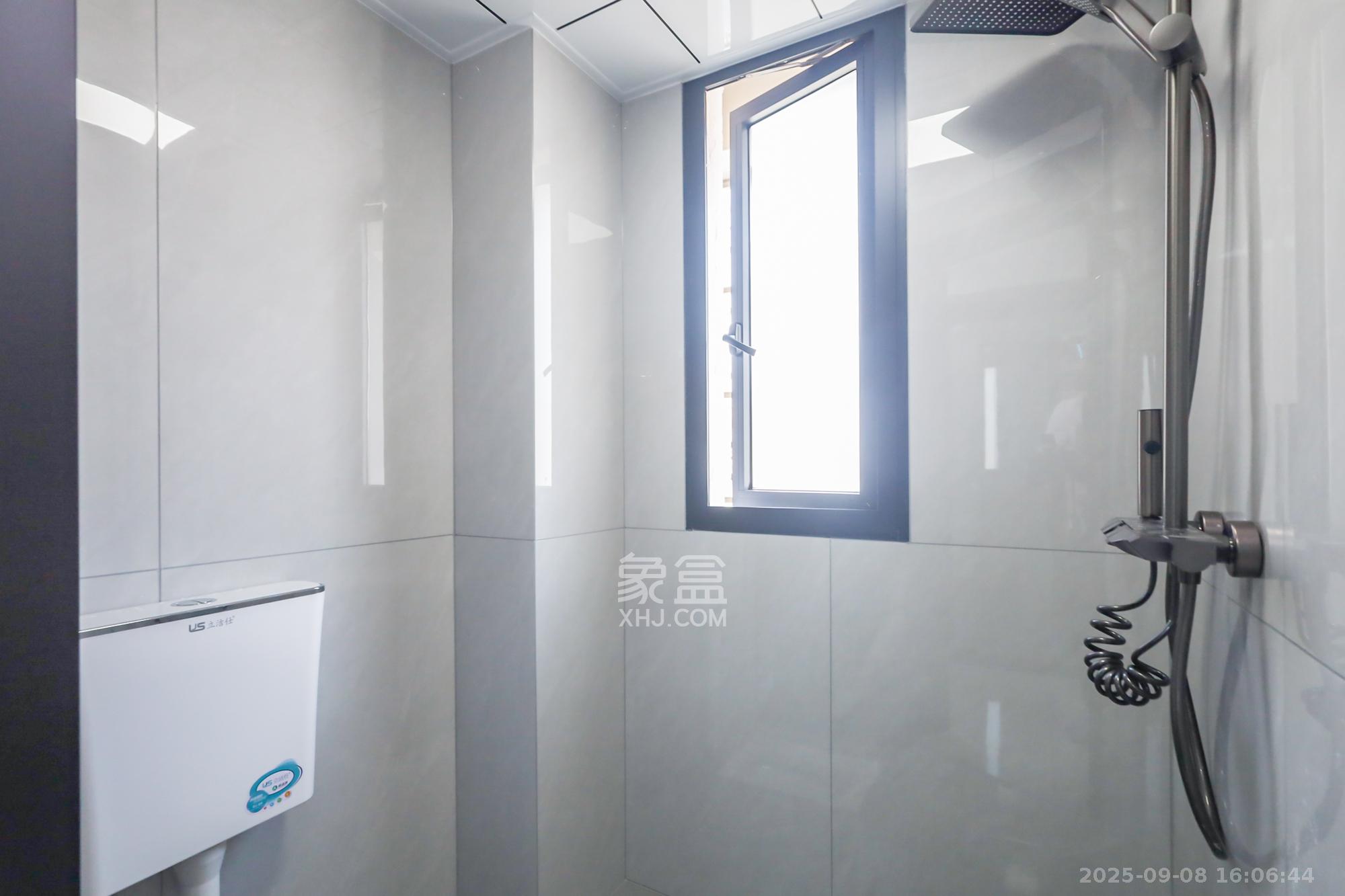 香海西岸 4室2厅2卫 128.8万 香海西岸 4室2厅2卫 128.8万卫生间