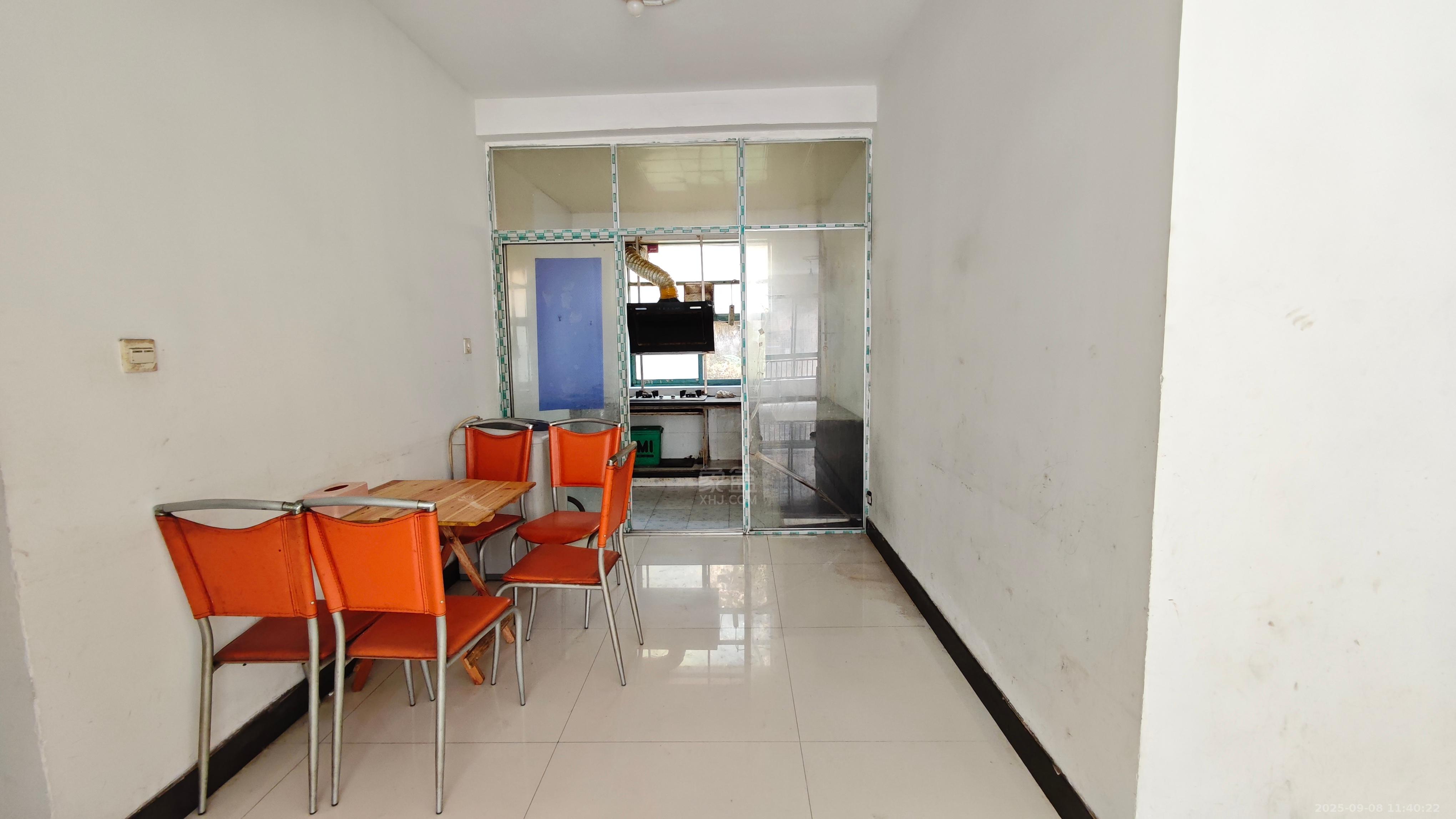 君逸康和 3室2厅2卫 1300.0元/月 君逸康和 3室2厅2卫 1300.0元/月室内图