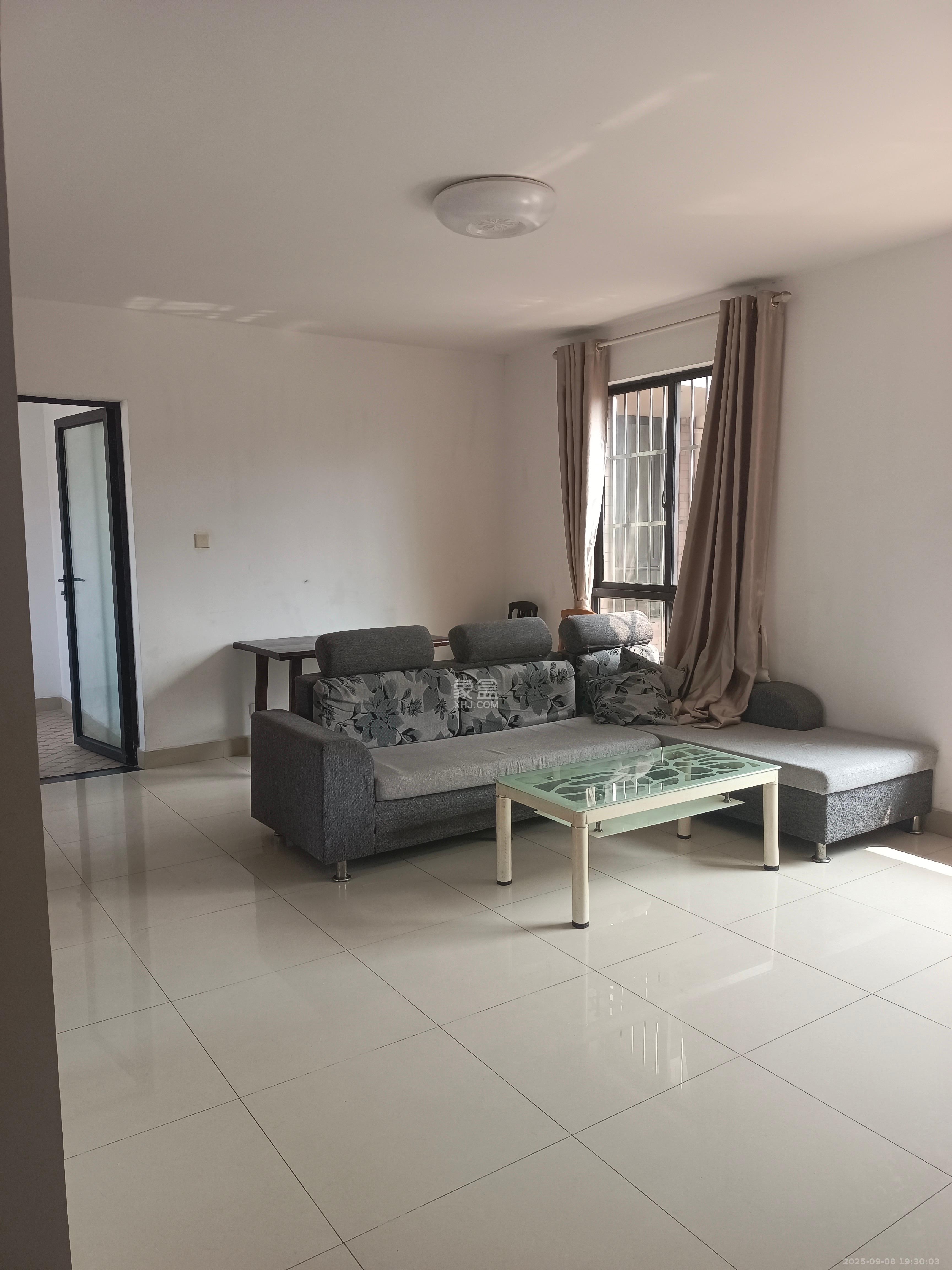 华润凤凰城一期  3室2厅2卫    1900.0元/月室内图