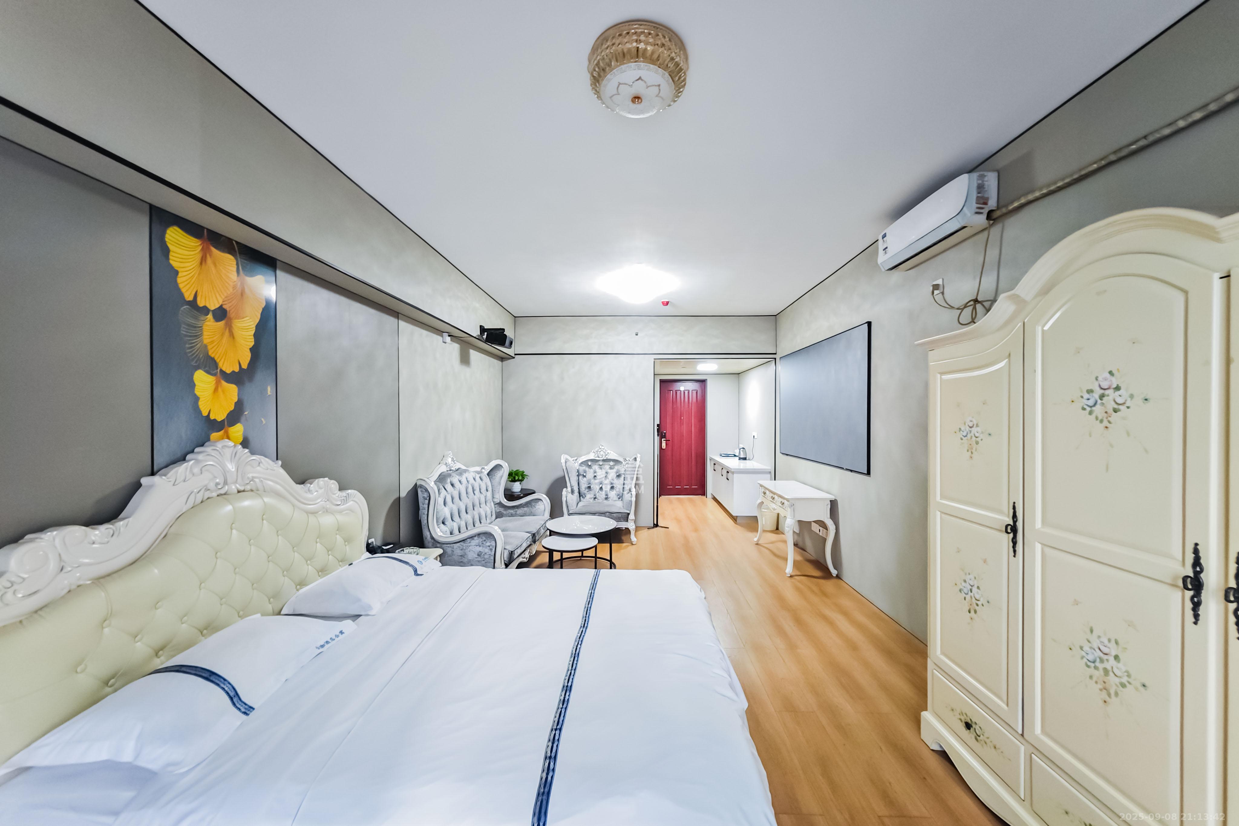 京武浪琴山一、二期 1室1厅1卫 48.0万 京武浪琴山一、二期 1室1厅1卫 48.0万客厅