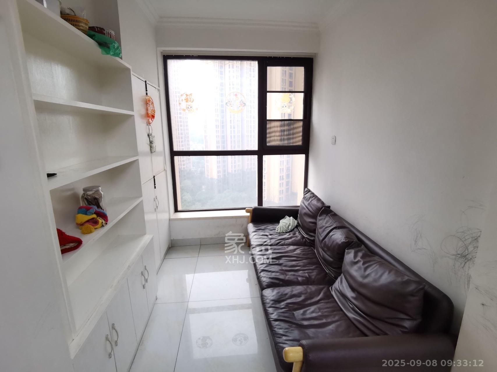 欧莱雅郡  3室2厅1卫    2000.0元/月 欧莱雅郡  3室2厅1卫    2000.0元/月室内图