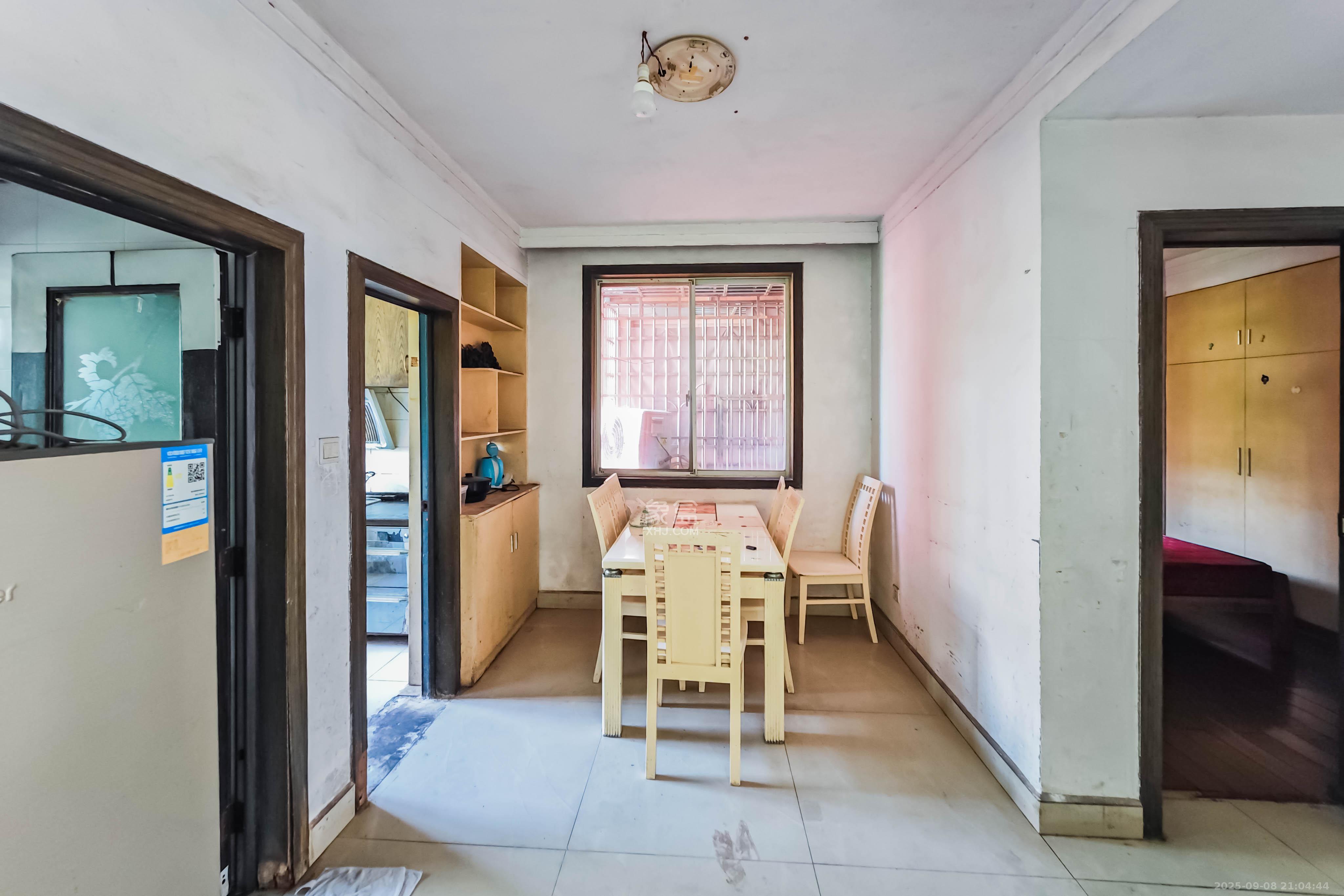 新星小区 3室2厅1卫 60.0万 新星小区 3室2厅1卫 60.0万客厅