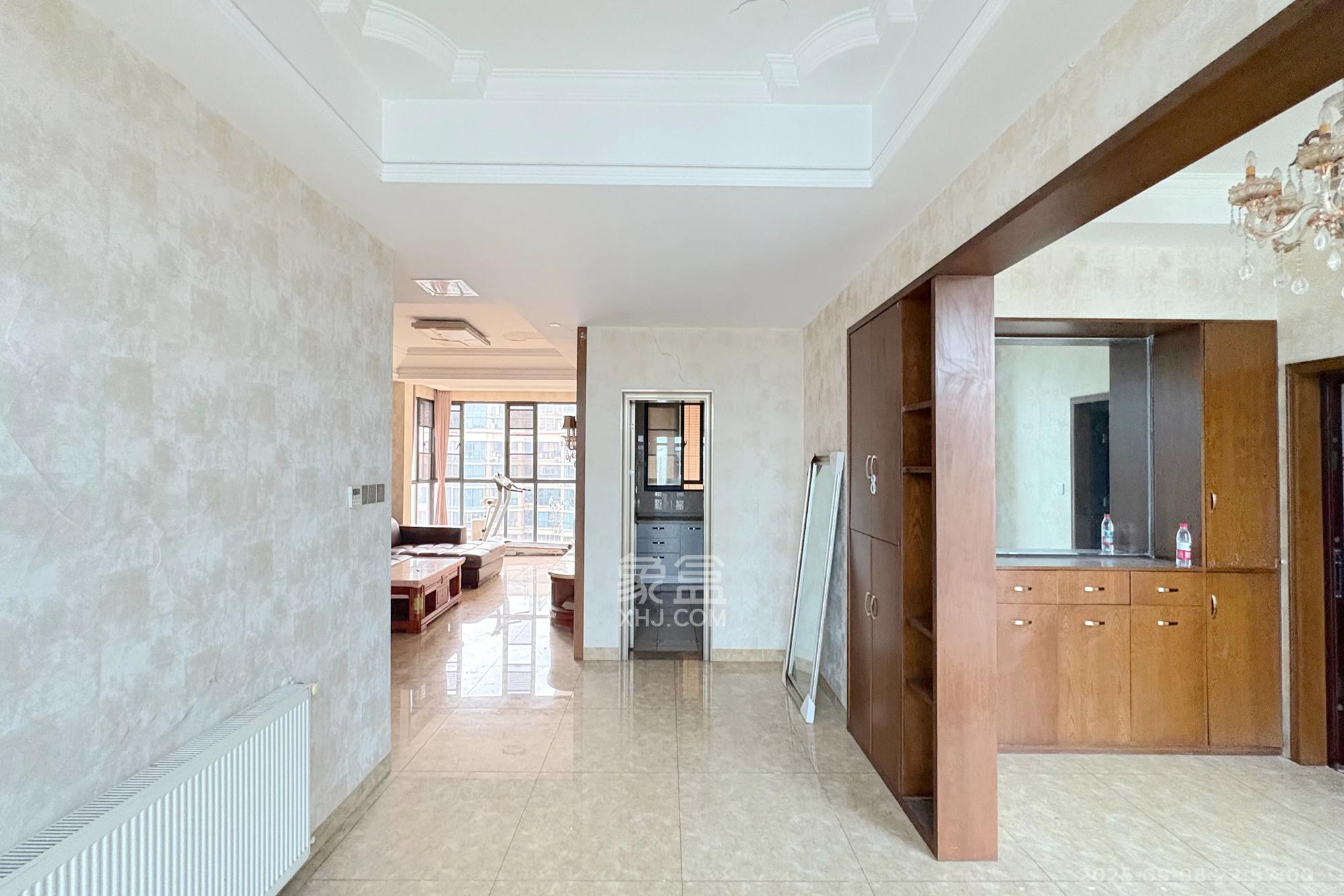 融圣国际  4室2厅2卫    144.8万 融圣国际  4室2厅2卫    144.8万客厅