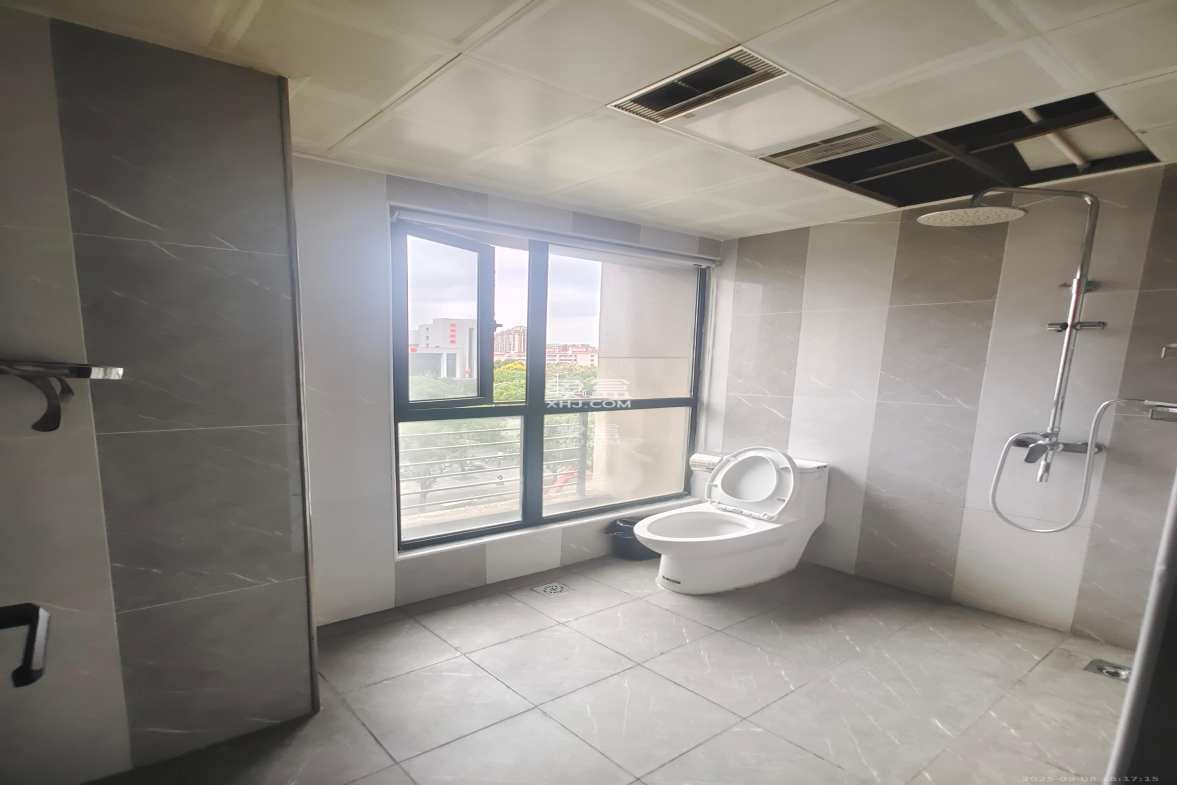 郡原广场 1室1厅1卫 1100.0元/月 郡原广场 1室1厅1卫 1100.0元/月室内图