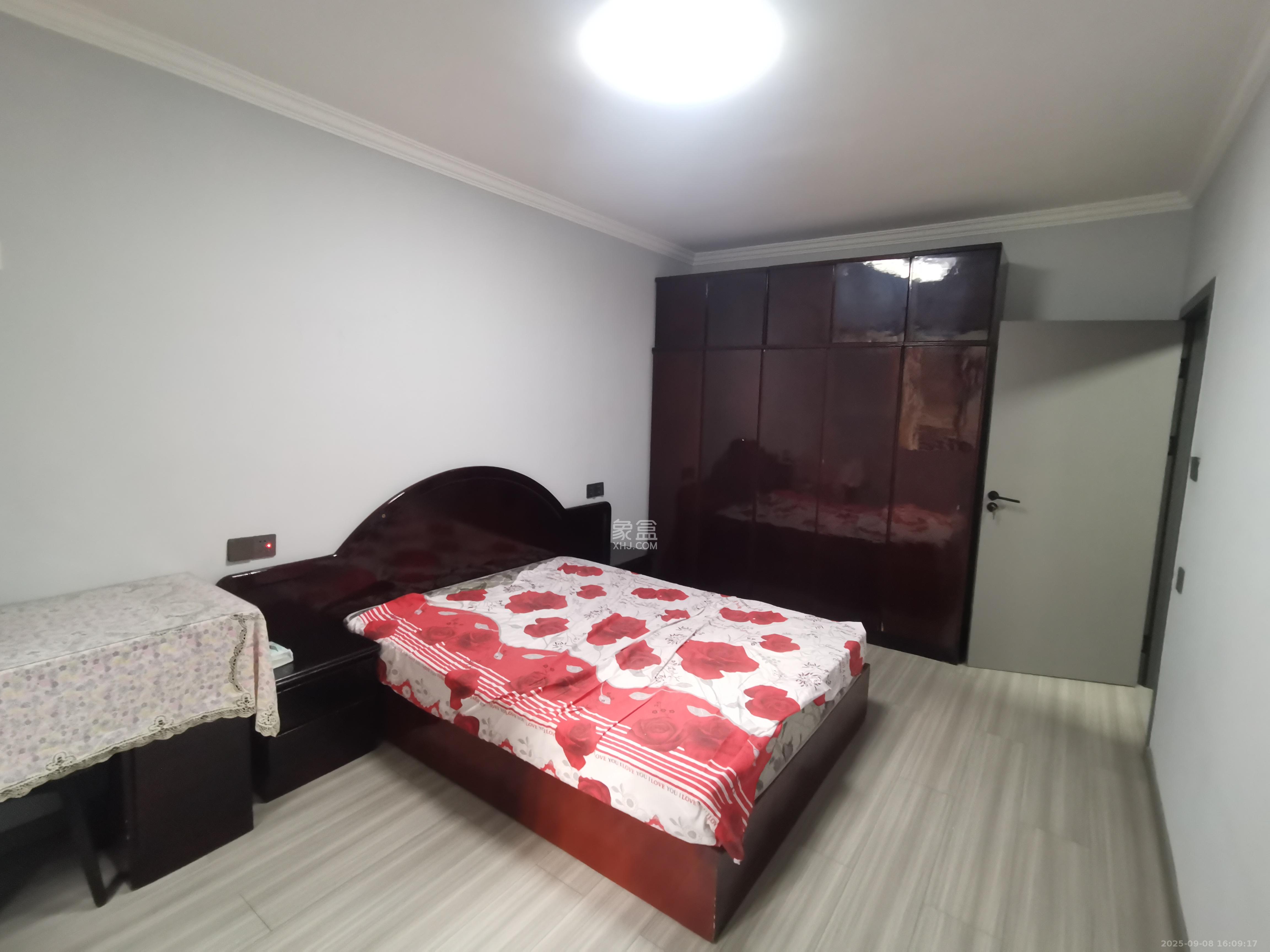 肇家（嘉）坪散盘  3室2厅1卫    3700.0元/月室内图