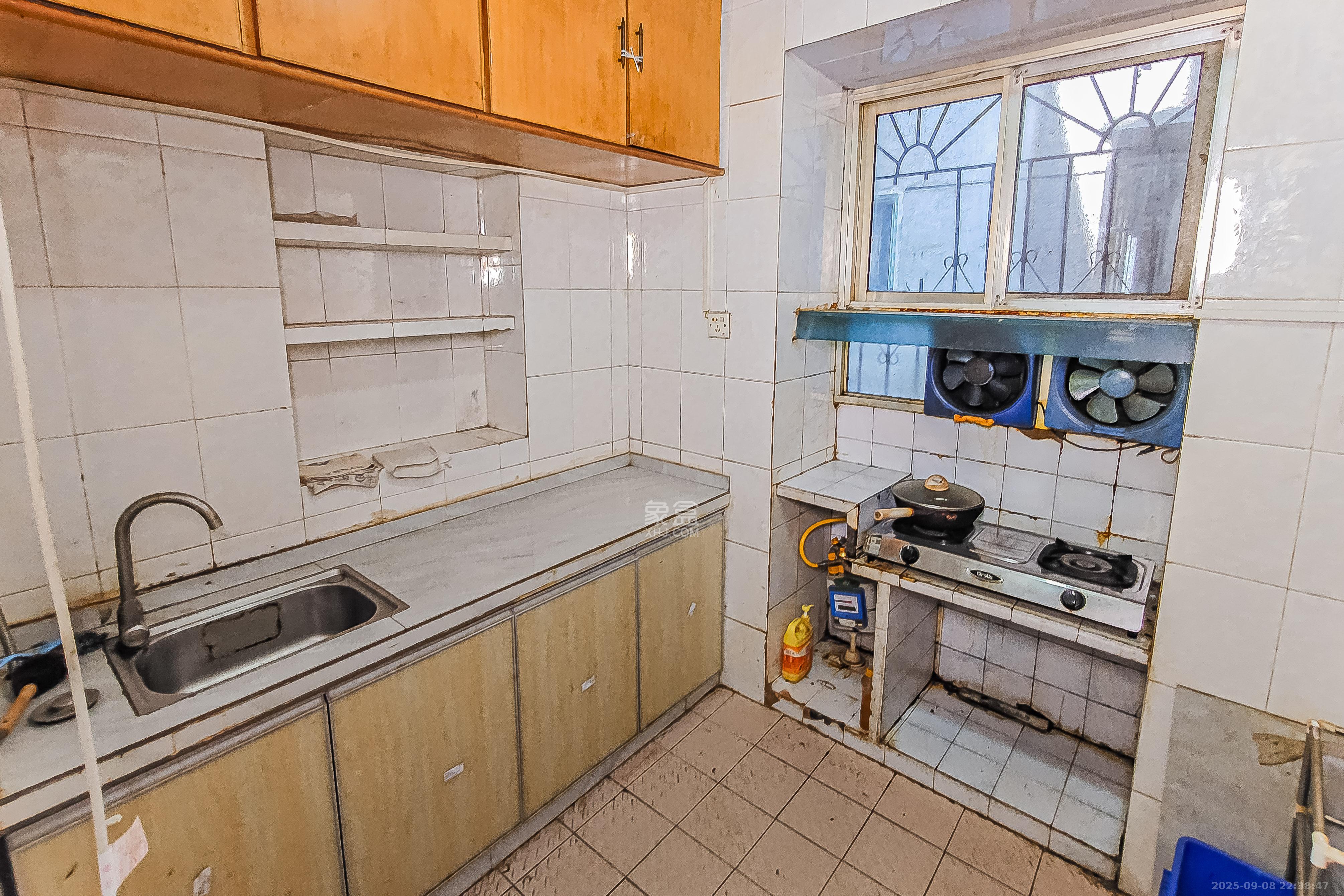 长郡花园  2室1厅1卫    73.0万 长郡花园  2室1厅1卫    73.0万厨房