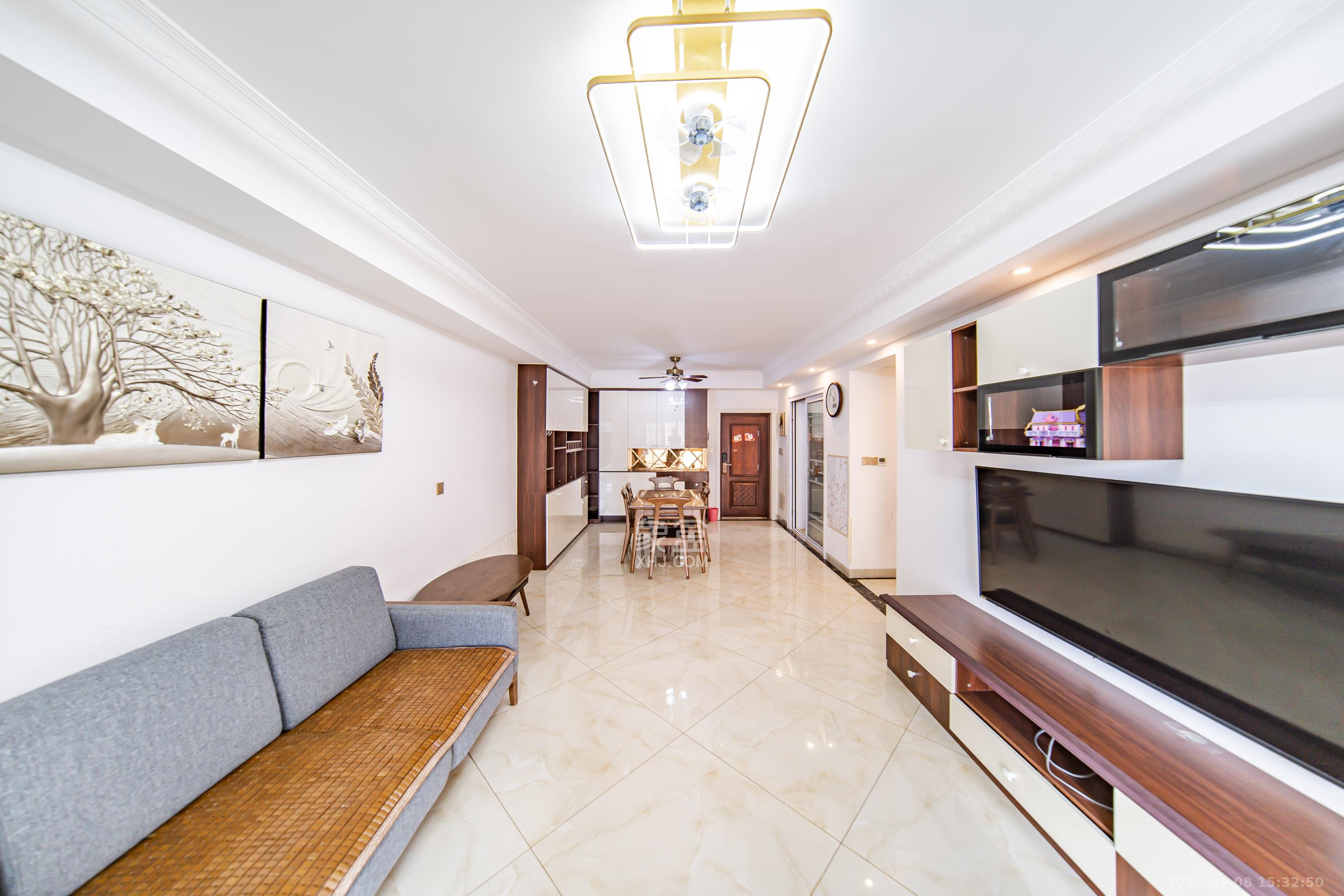 兰亭湾畔  3室2厅2卫    125.0万客厅