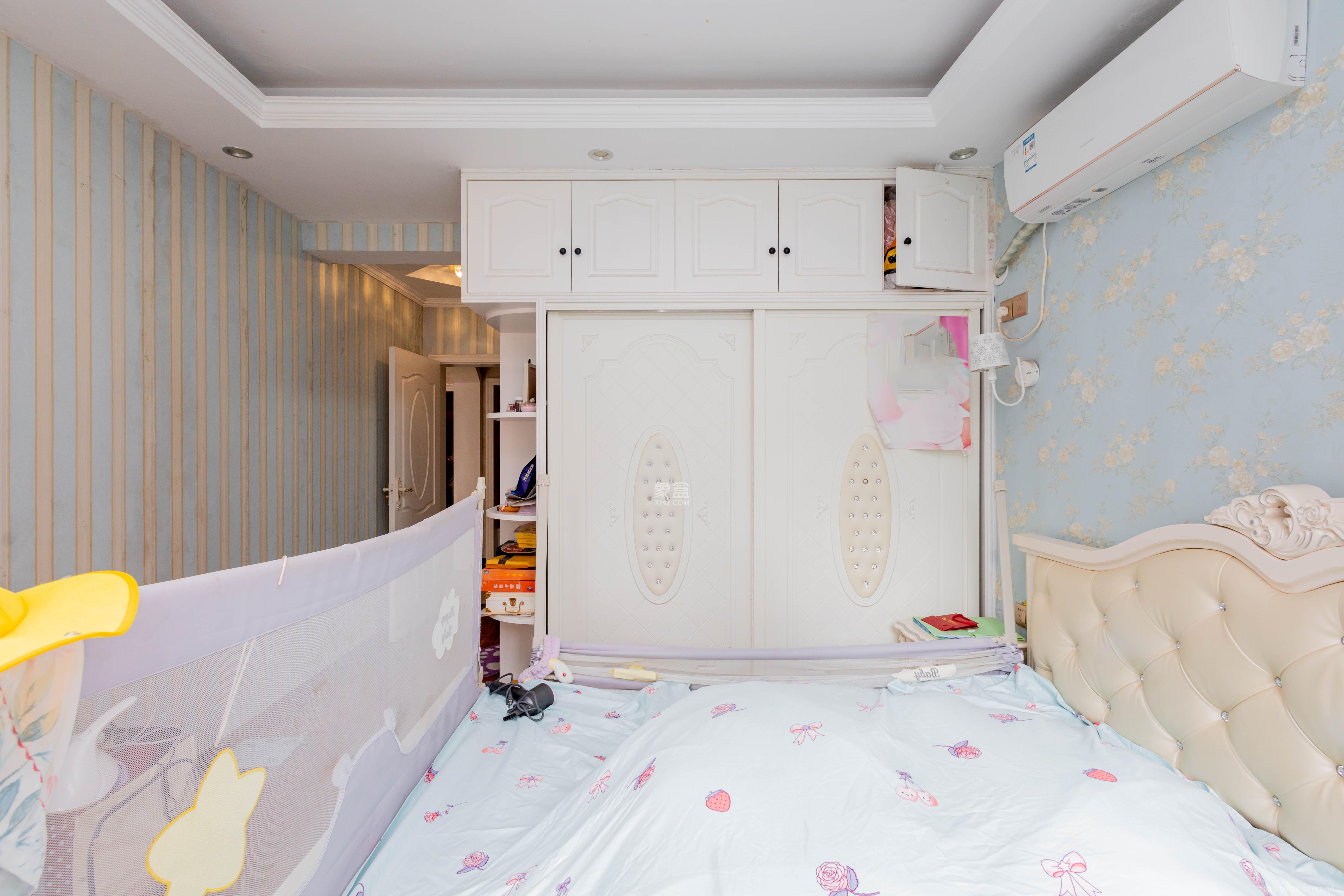 海德公园  3室2厅2卫    92.0万卧室