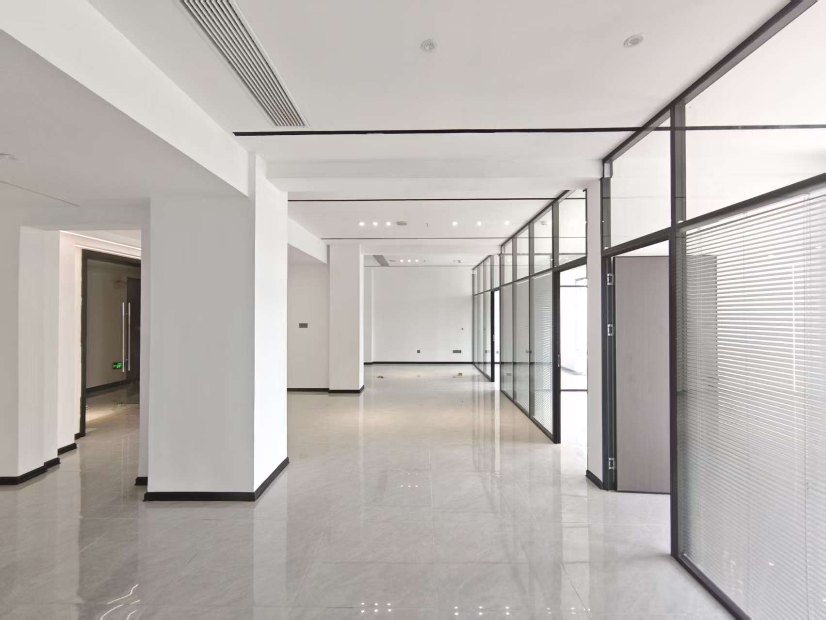 润和国际广场 4室1厅1卫 8500.0元/月 润和国际广场 4室1厅1卫 8500.0元/月户型图