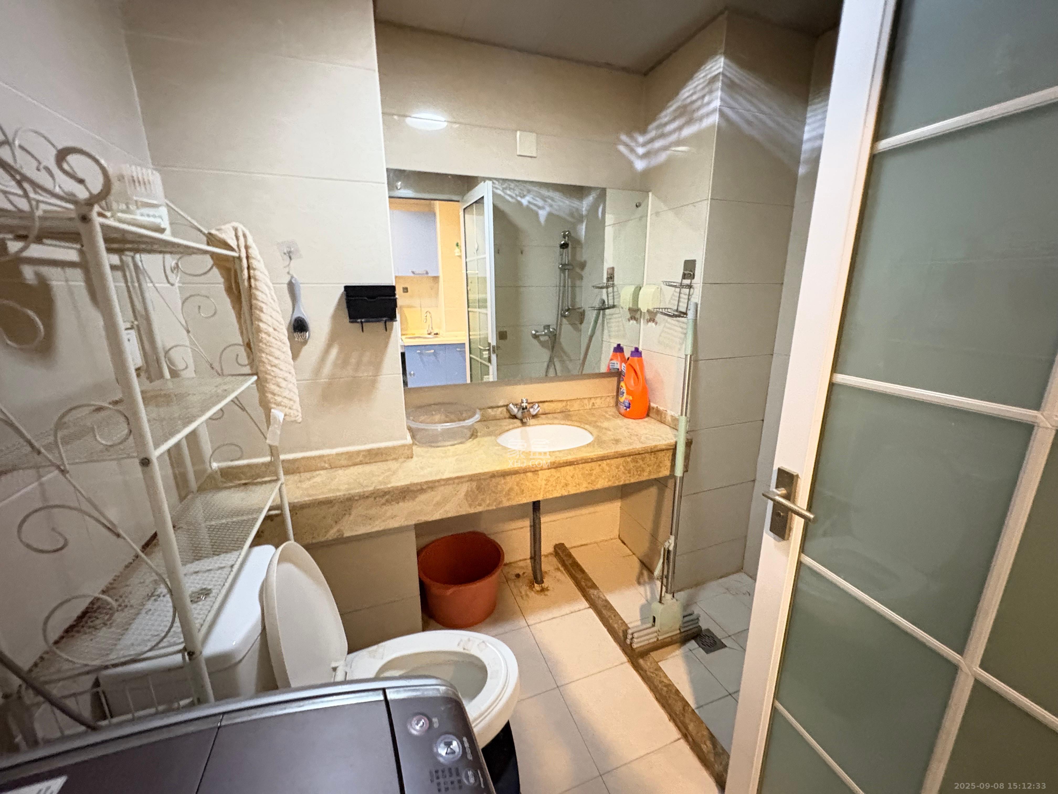 西子一间  1室1厅1卫    1390.0元/月室内图