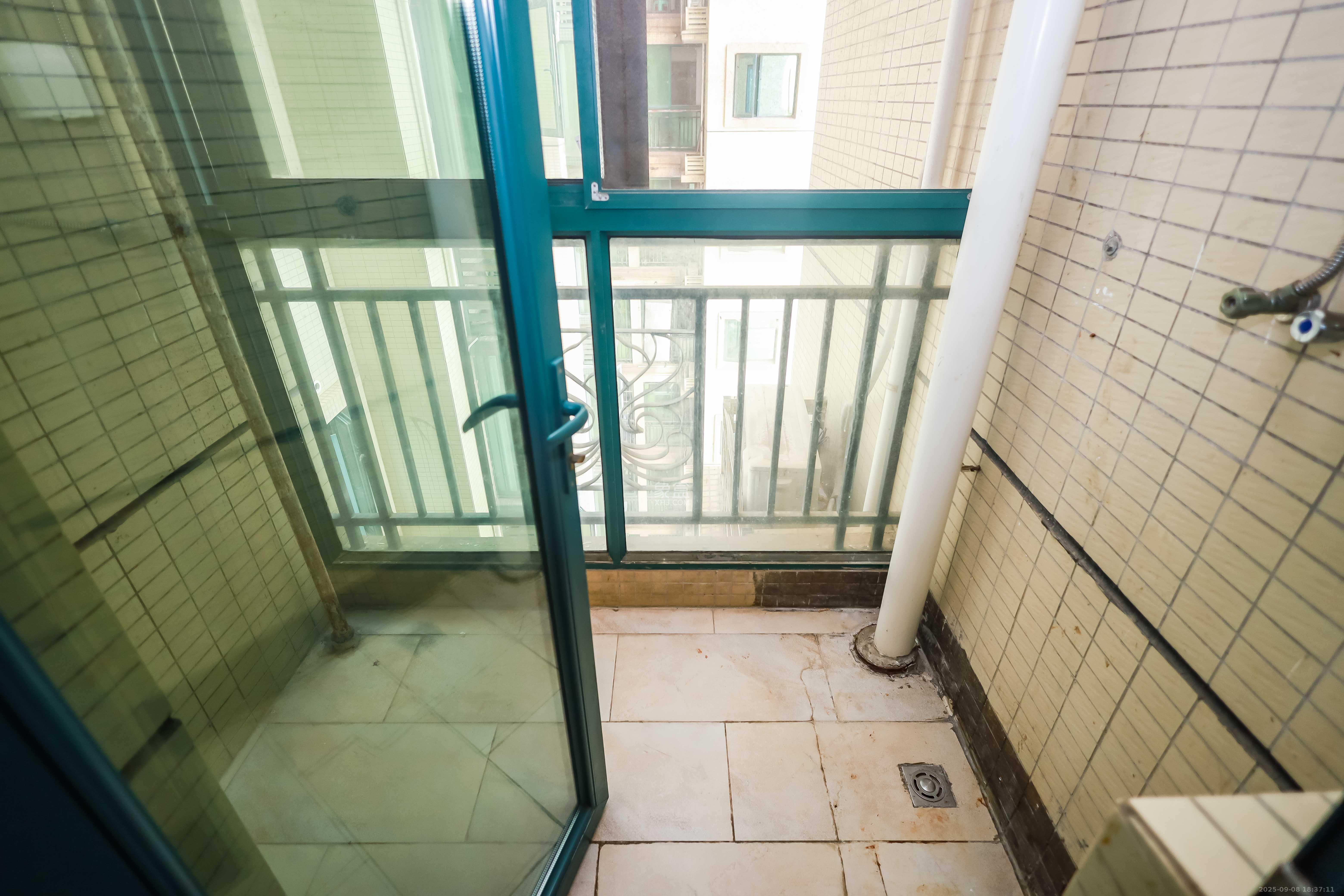 恒大华府 2室2厅1卫 120.0万 恒大华府 2室2厅1卫 120.0万阳台